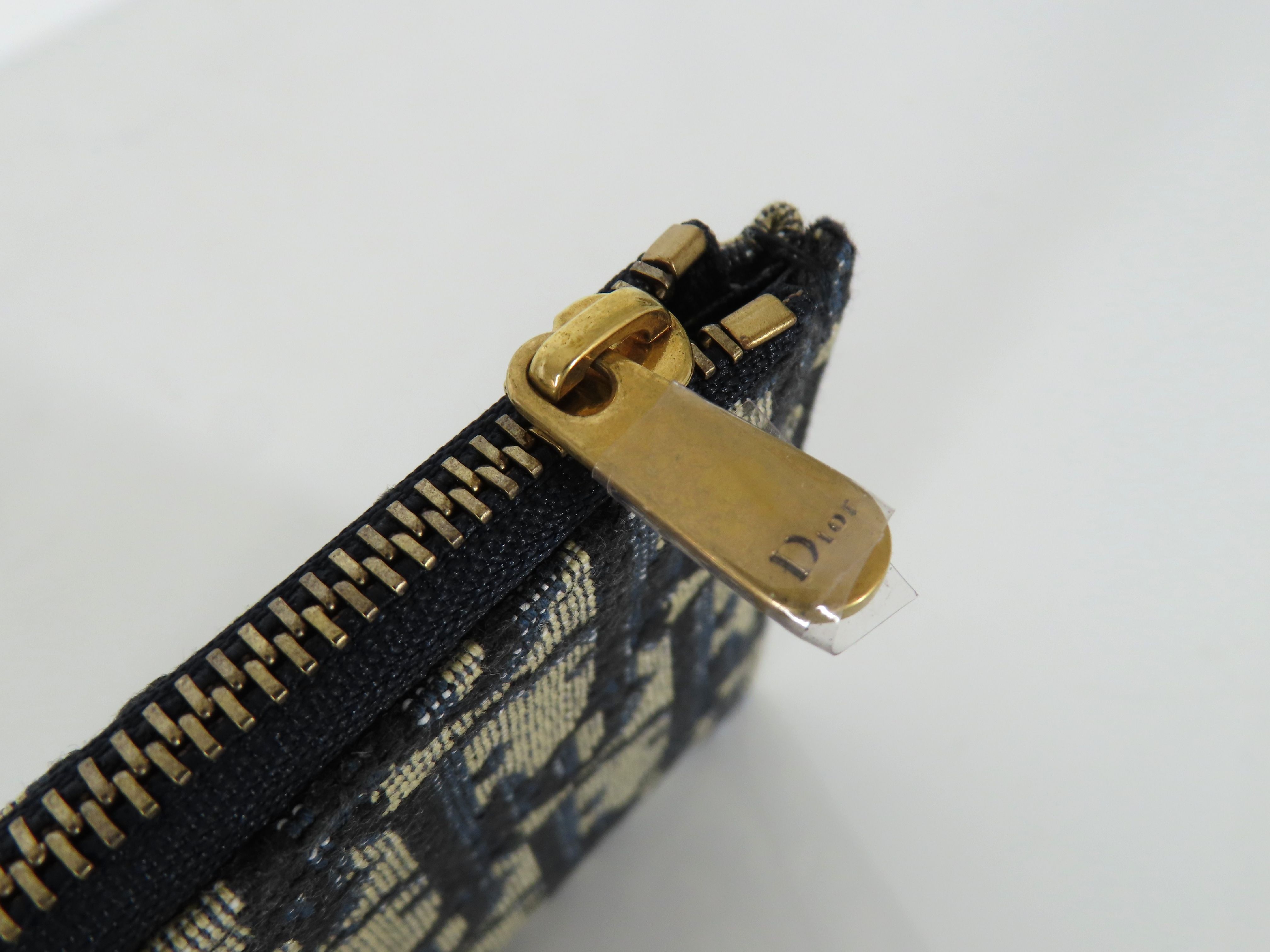 Oblique Saddle Chain Shoulder Bag — view 11