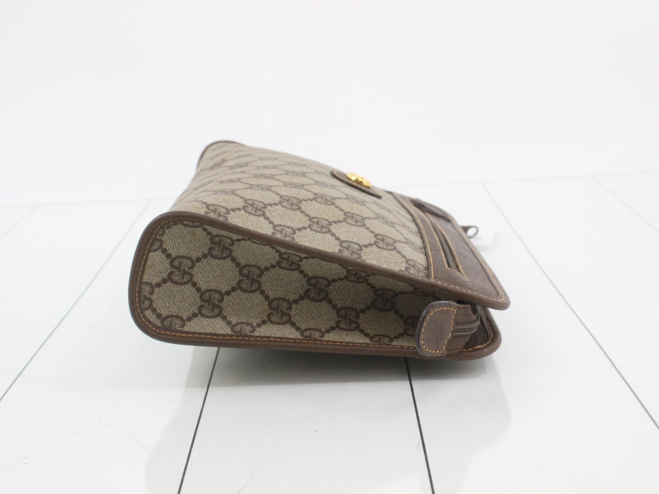 GG Supreme Clutch Bag — view 3