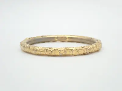 Bangle, wrist circumference approximately 21 cm