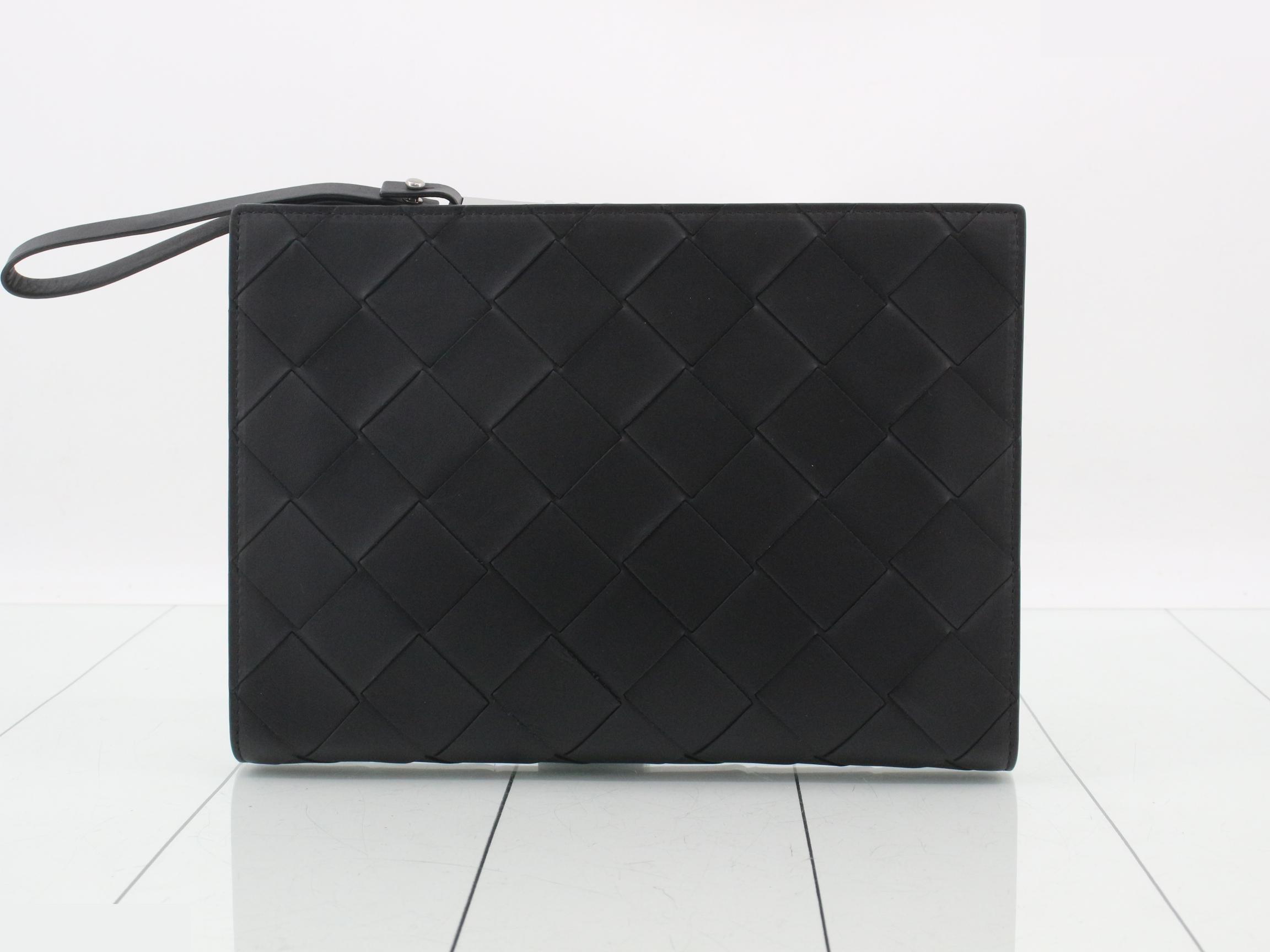 Maxi Intrecciato Clutch Bag, Leather, Black — view 2