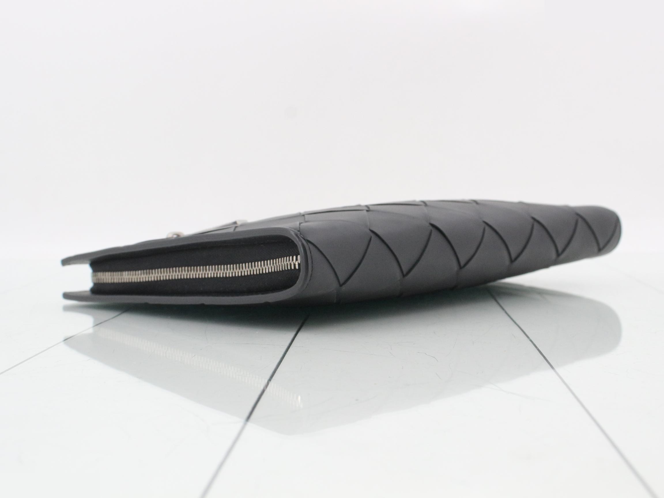 Maxi Intrecciato Clutch Bag, Leather, Black — view 5
