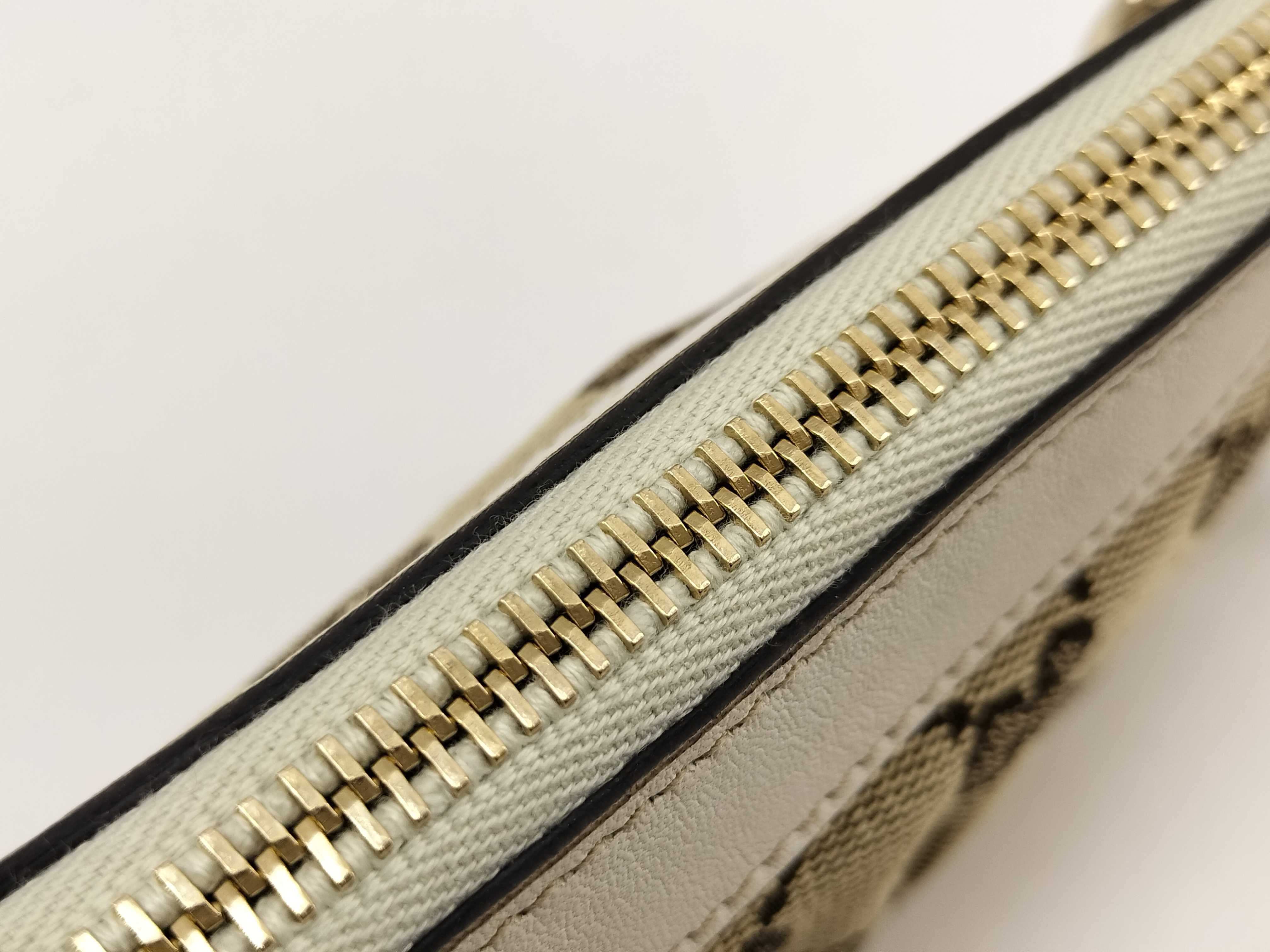 GG Canvas Bag Shoulder Bag — view 10
