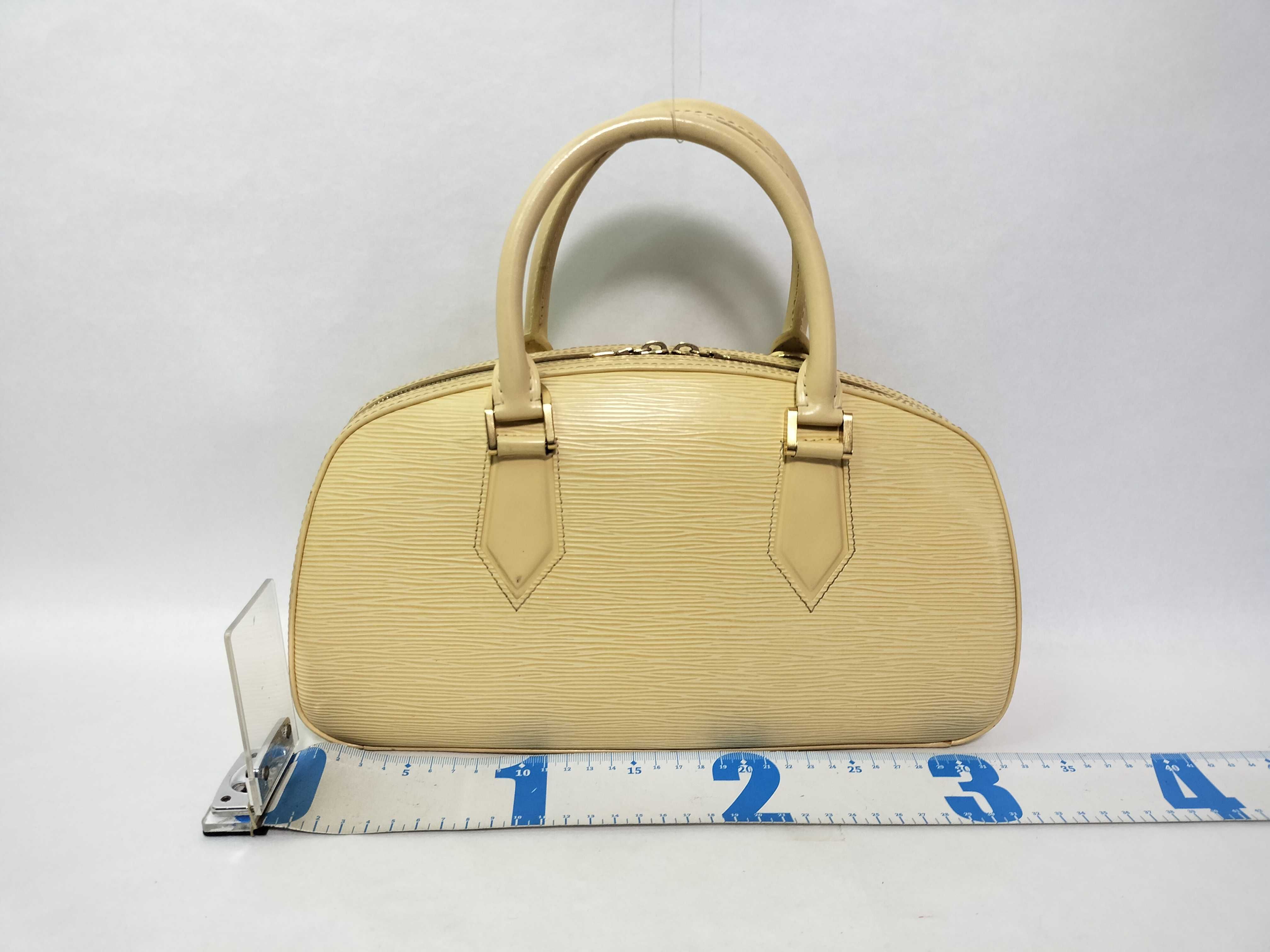 Epi Leather Jasmine M5208J White Handbag — view 2