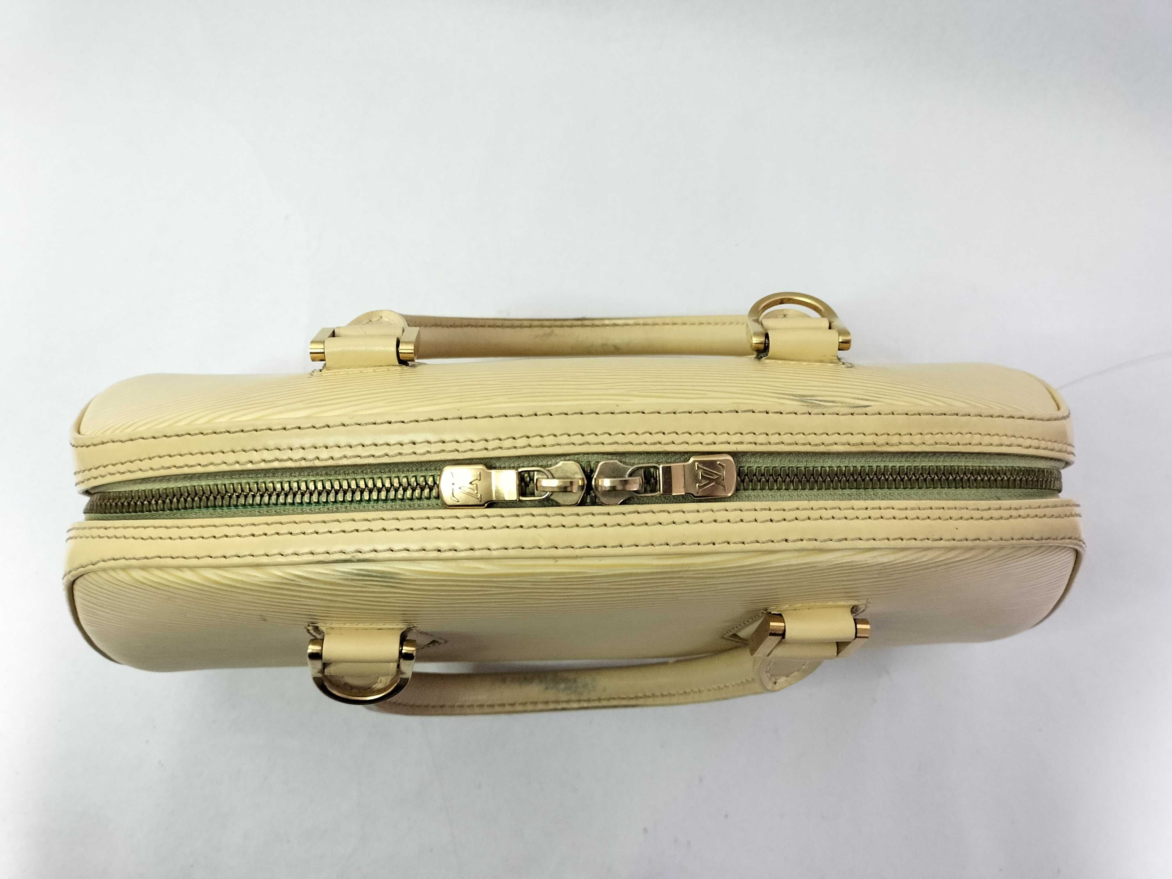 Epi Leather Jasmine M5208J White Handbag — view 12