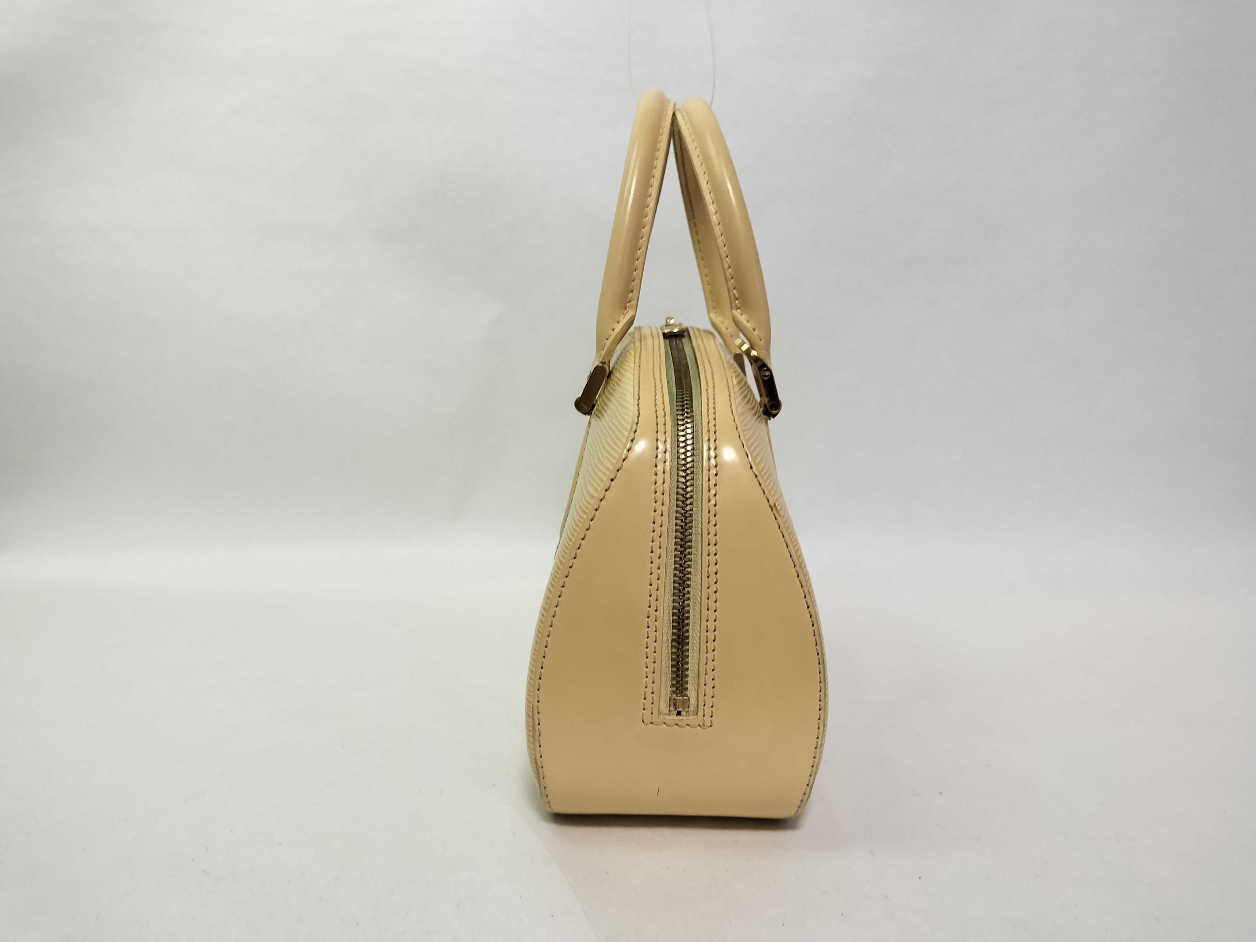 Epi Leather Jasmine M5208J White Handbag — view 4