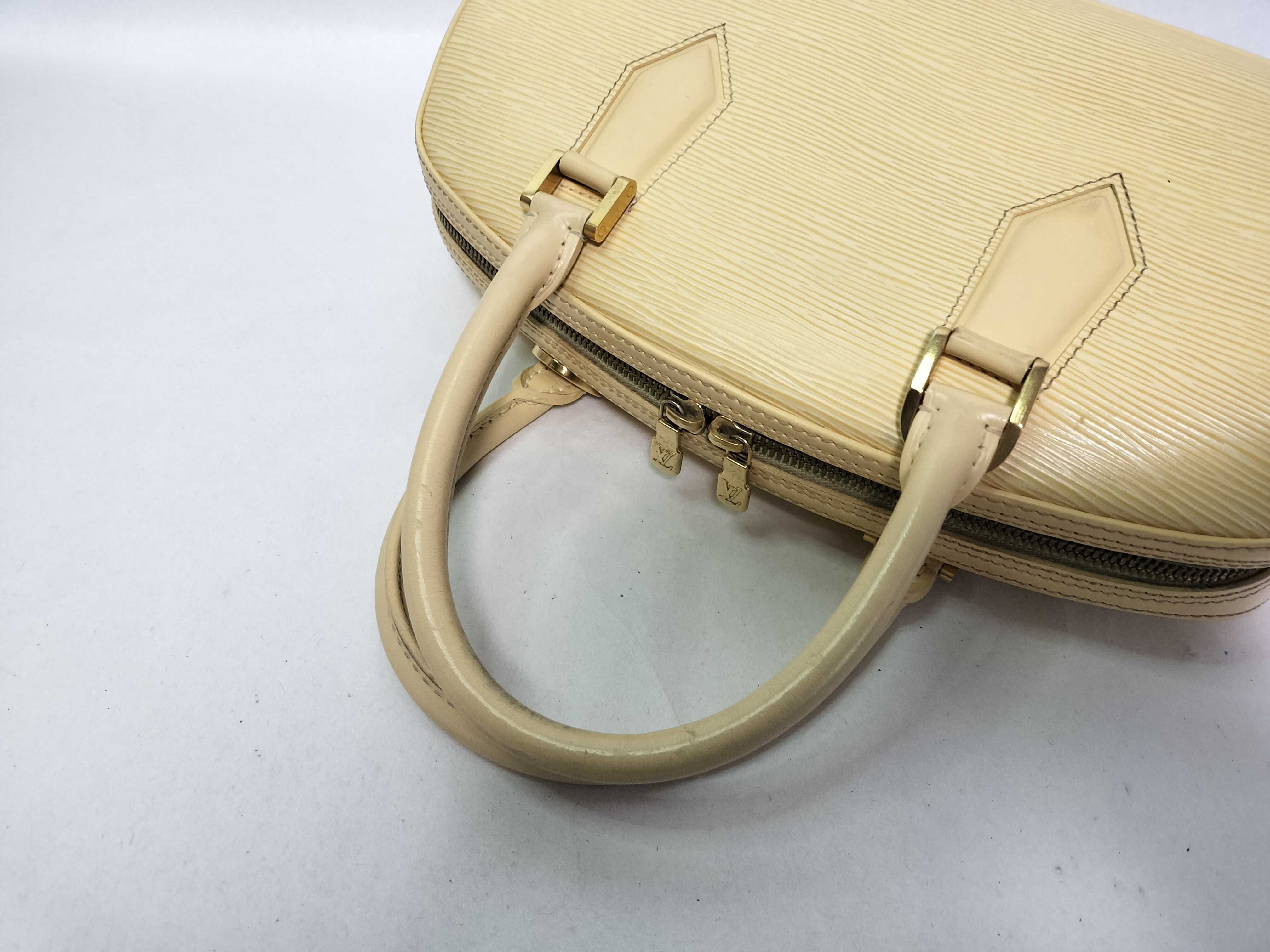 Epi Leather Jasmine M5208J White Handbag — view 5