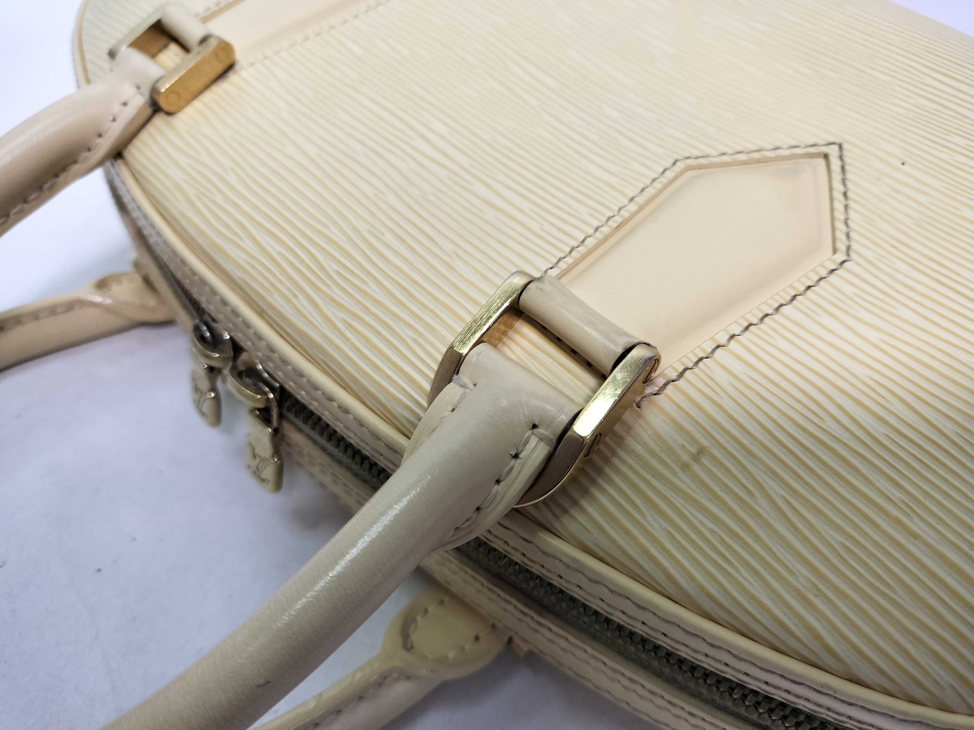 Epi Leather Jasmine M5208J White Handbag — view 8