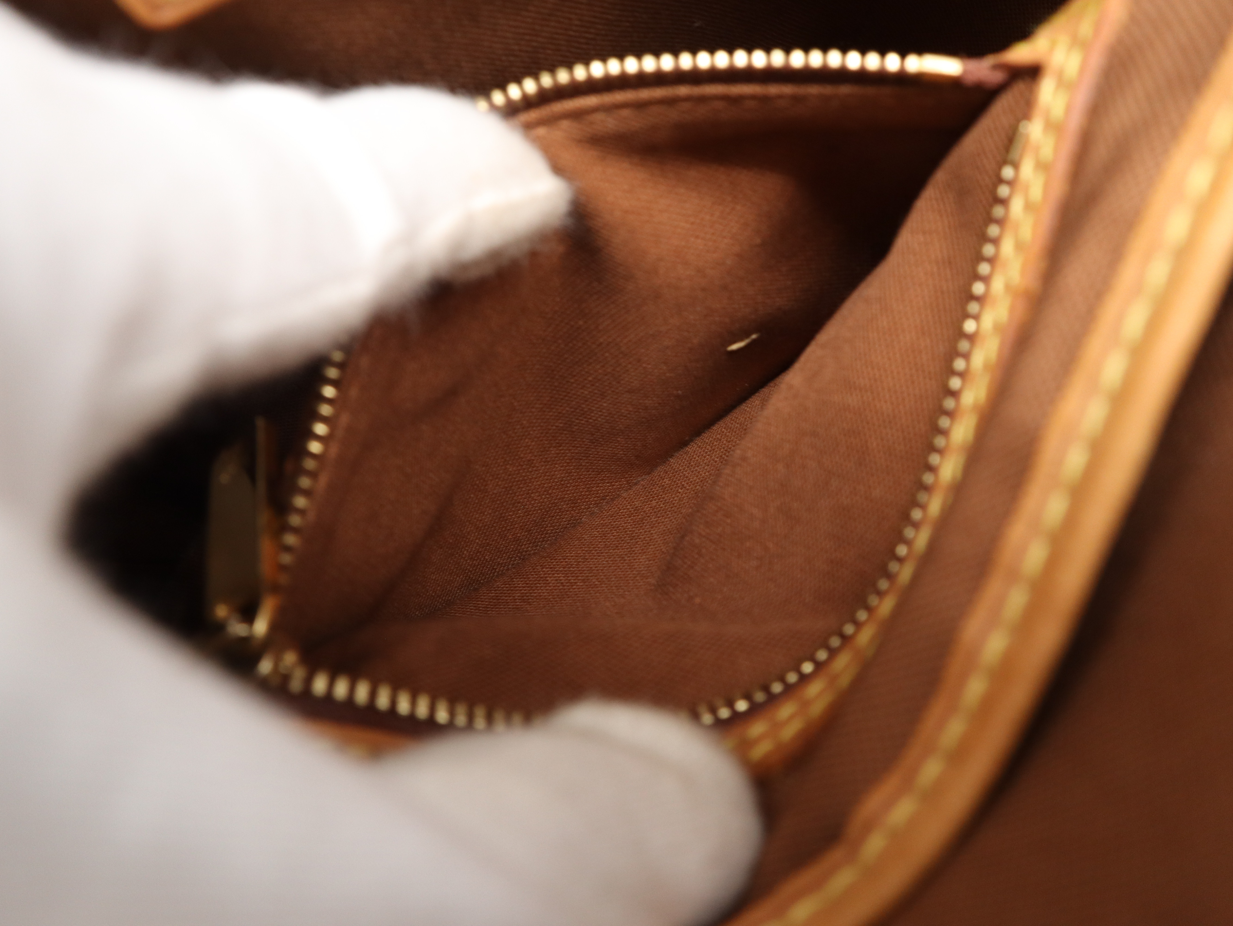 M51172 Monogram Vavin PM Handbag — view 12