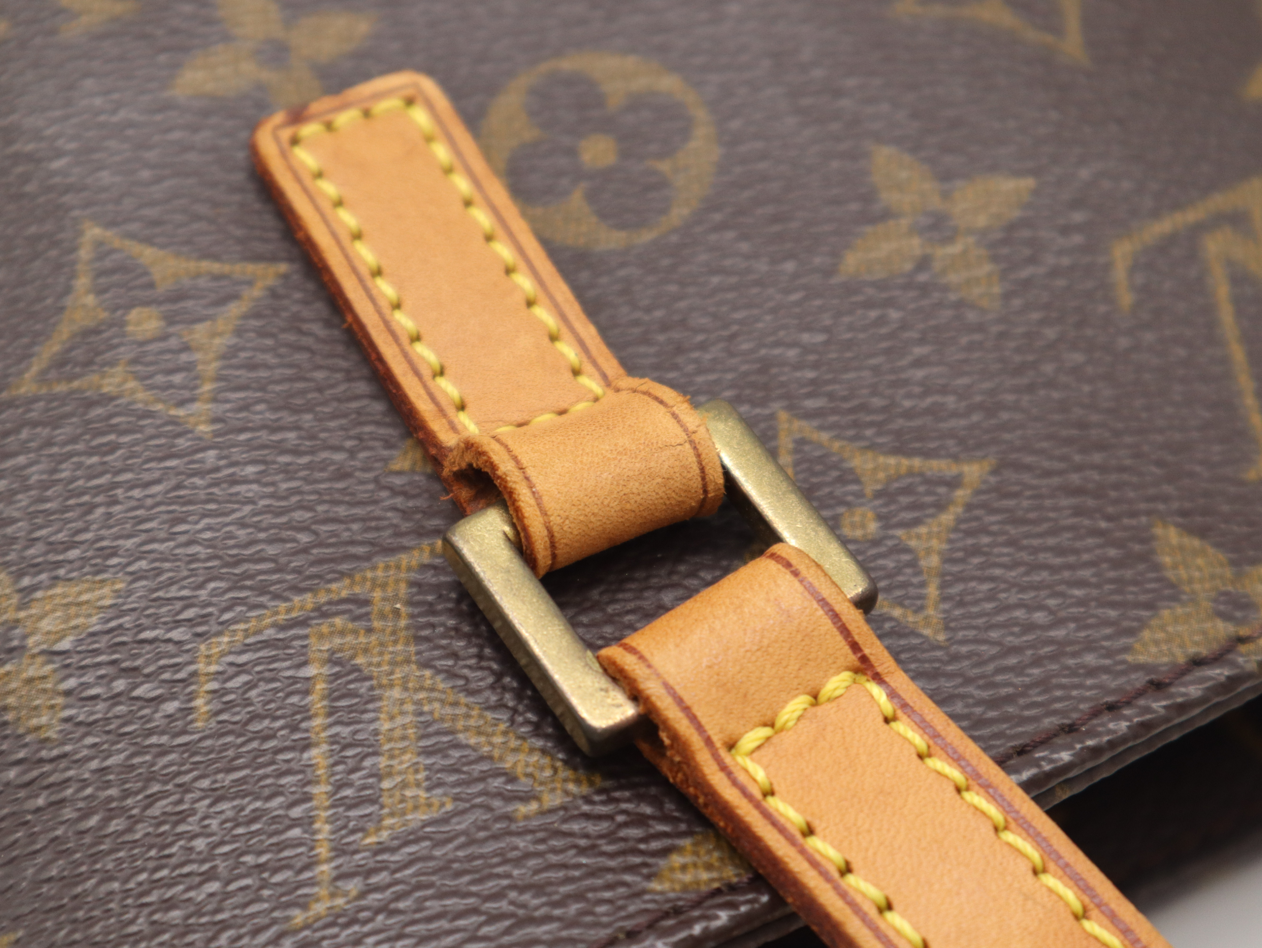 M51172 Monogram Vavin PM Handbag — view 7