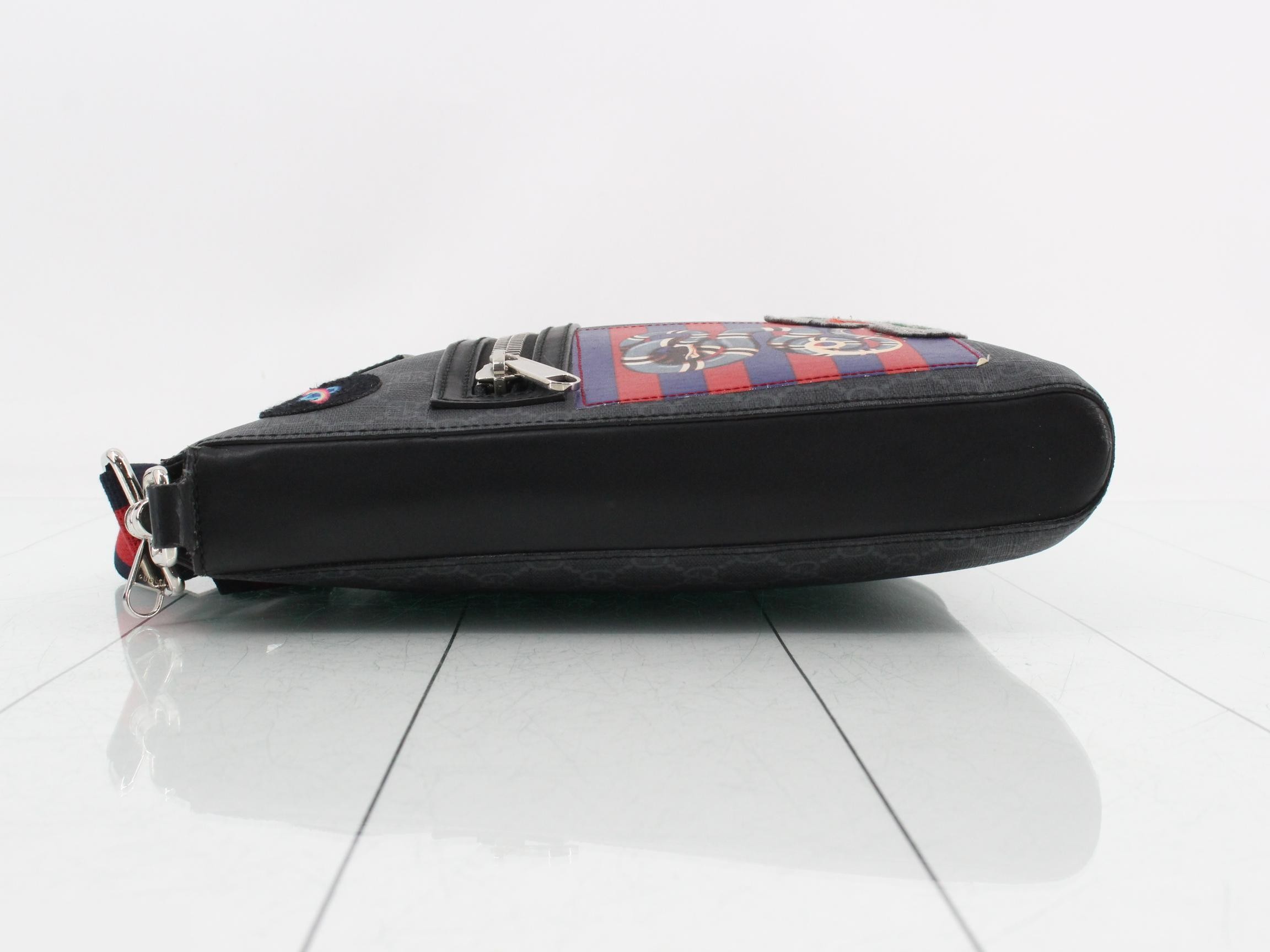 GG Supreme Shoulder Bag 474137 — view 4