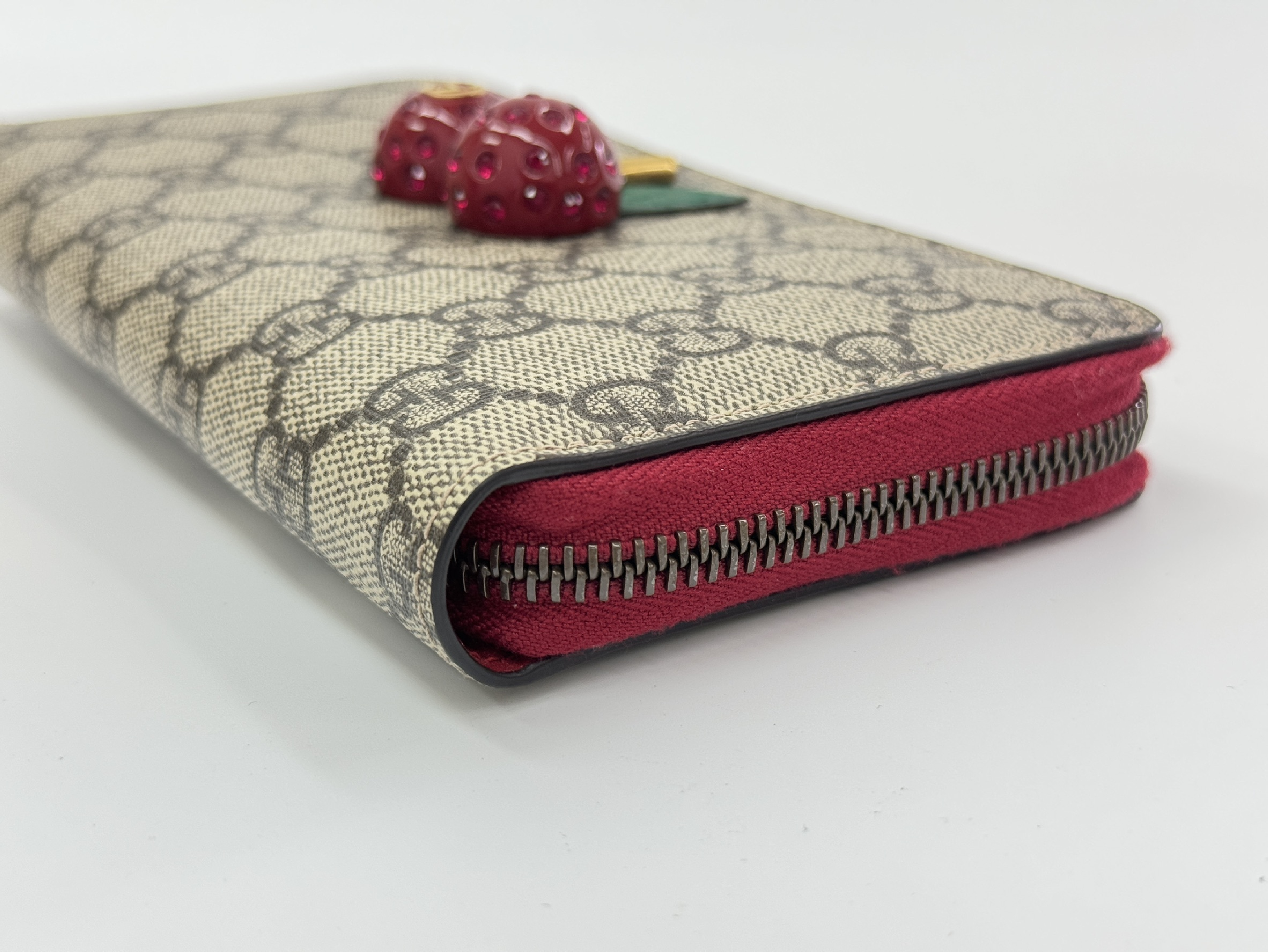 GG Supreme Cherry 476049 Round Zip Wallet Red — view 4