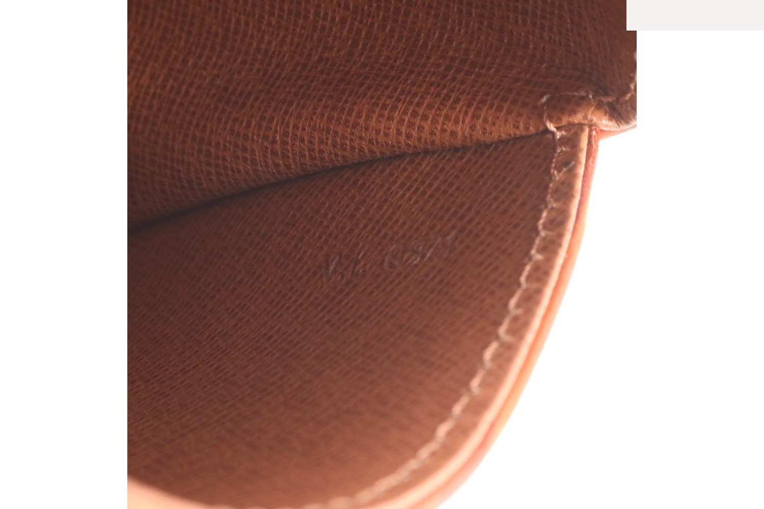 Epi Mini Saint Cloud M52213 Leather Shoulder Bag — view 9
