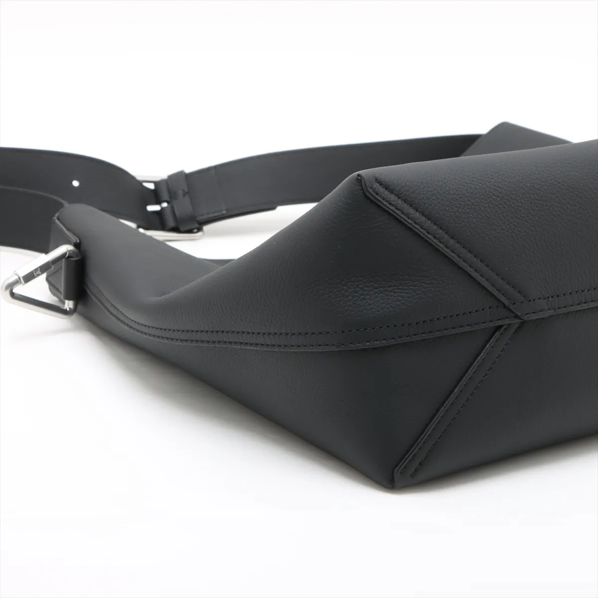 LV Touch Verso Tote M27022 Black RFID response — view 4