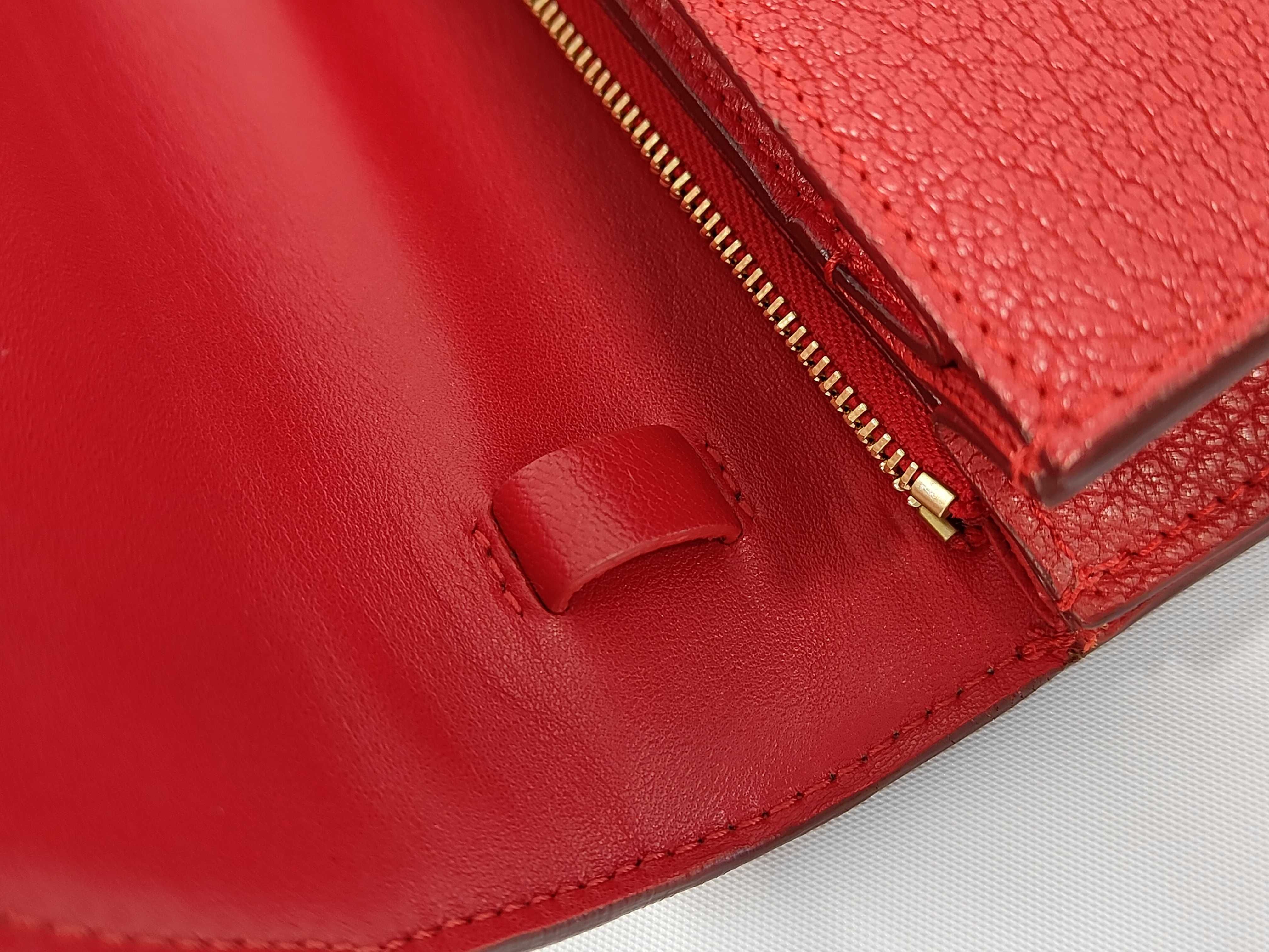 Classic Box Medium Grain Leather Shoulder Bag — view 13
