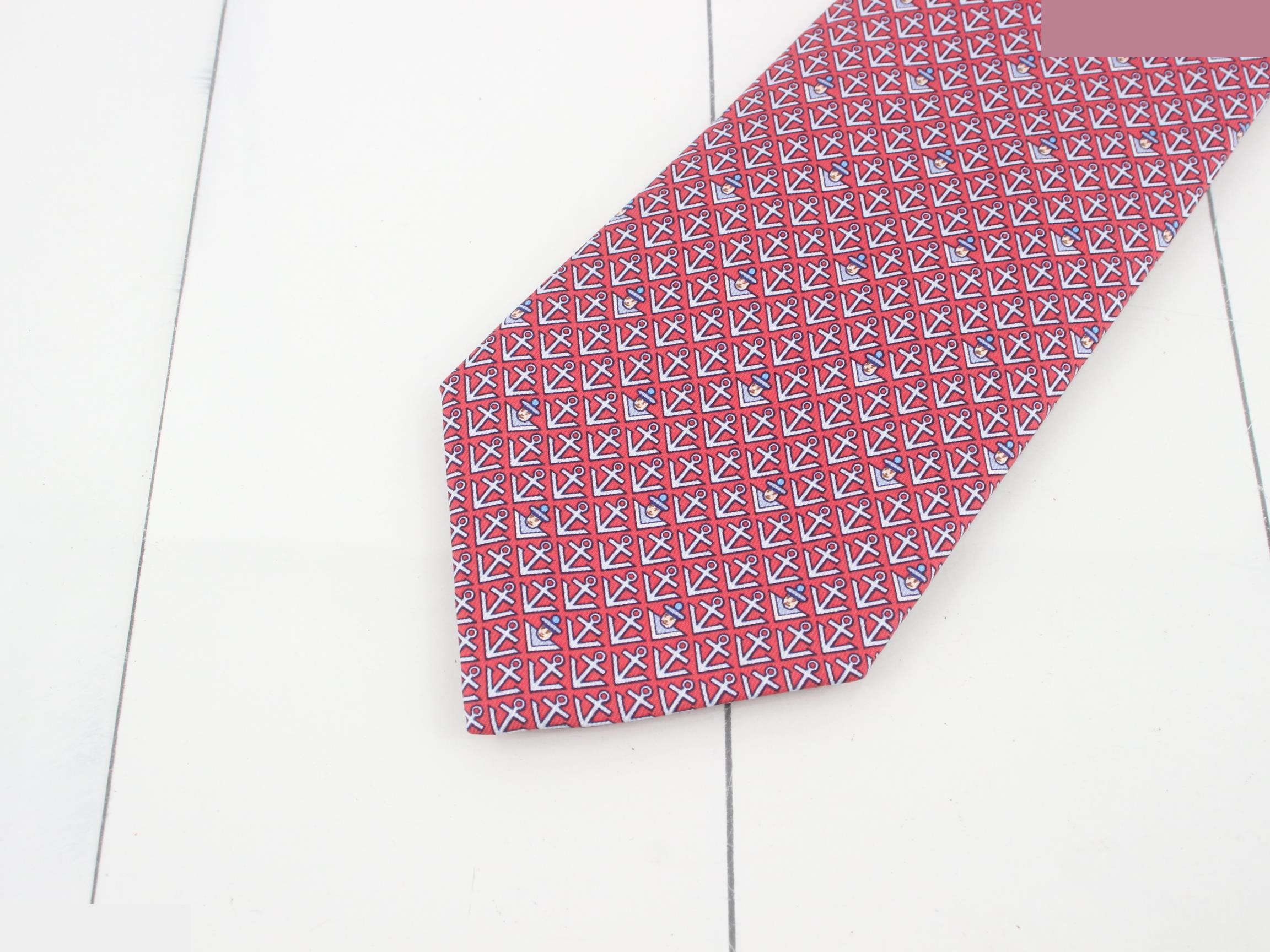 Reddish tones — view 3