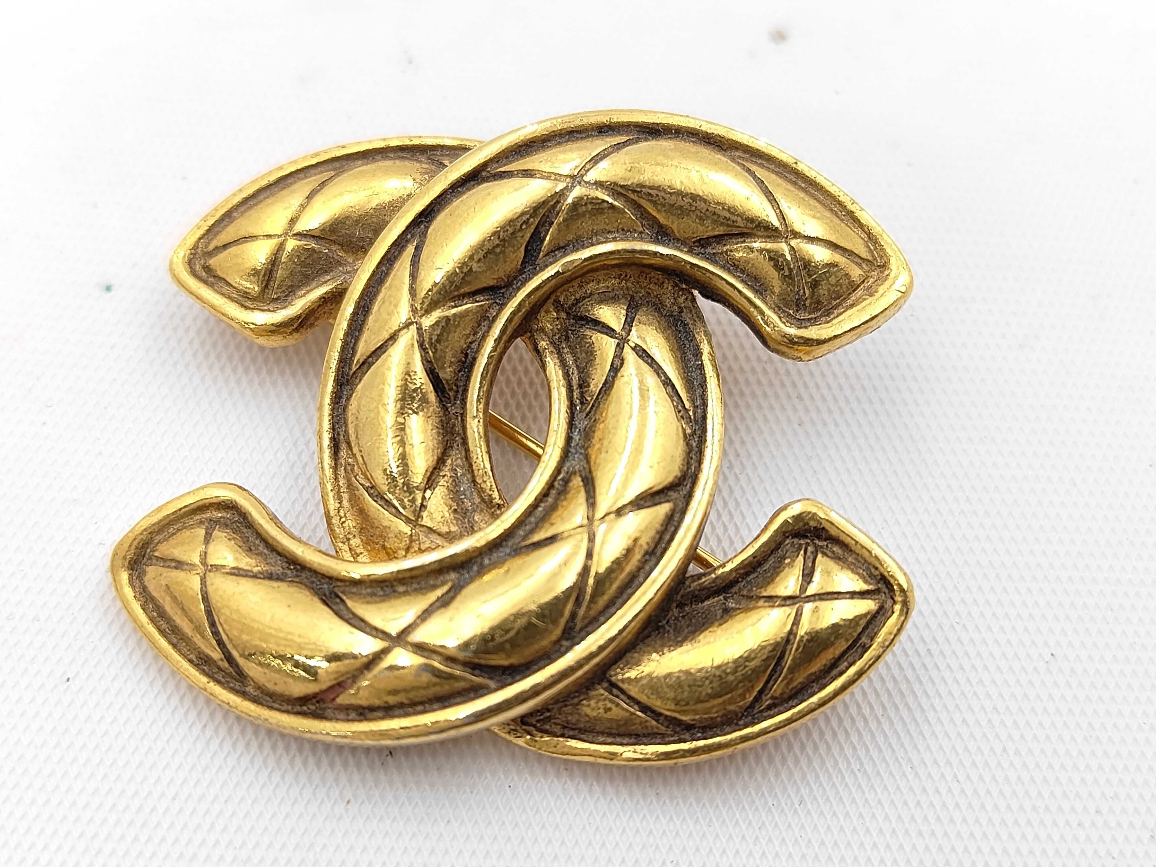 Matelassé Coco Mark Brooch