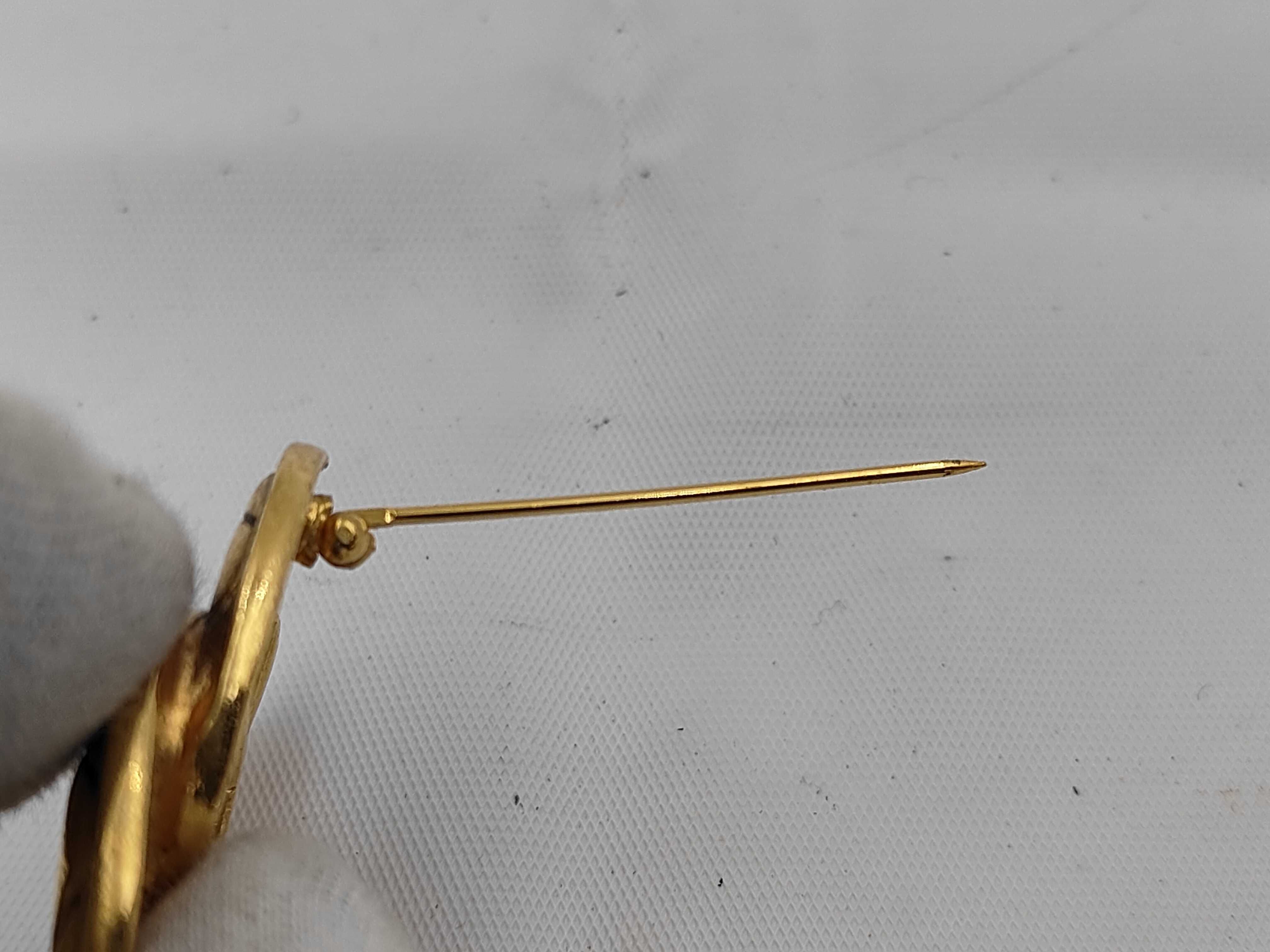 Matelassé Coco Mark Brooch — view 3