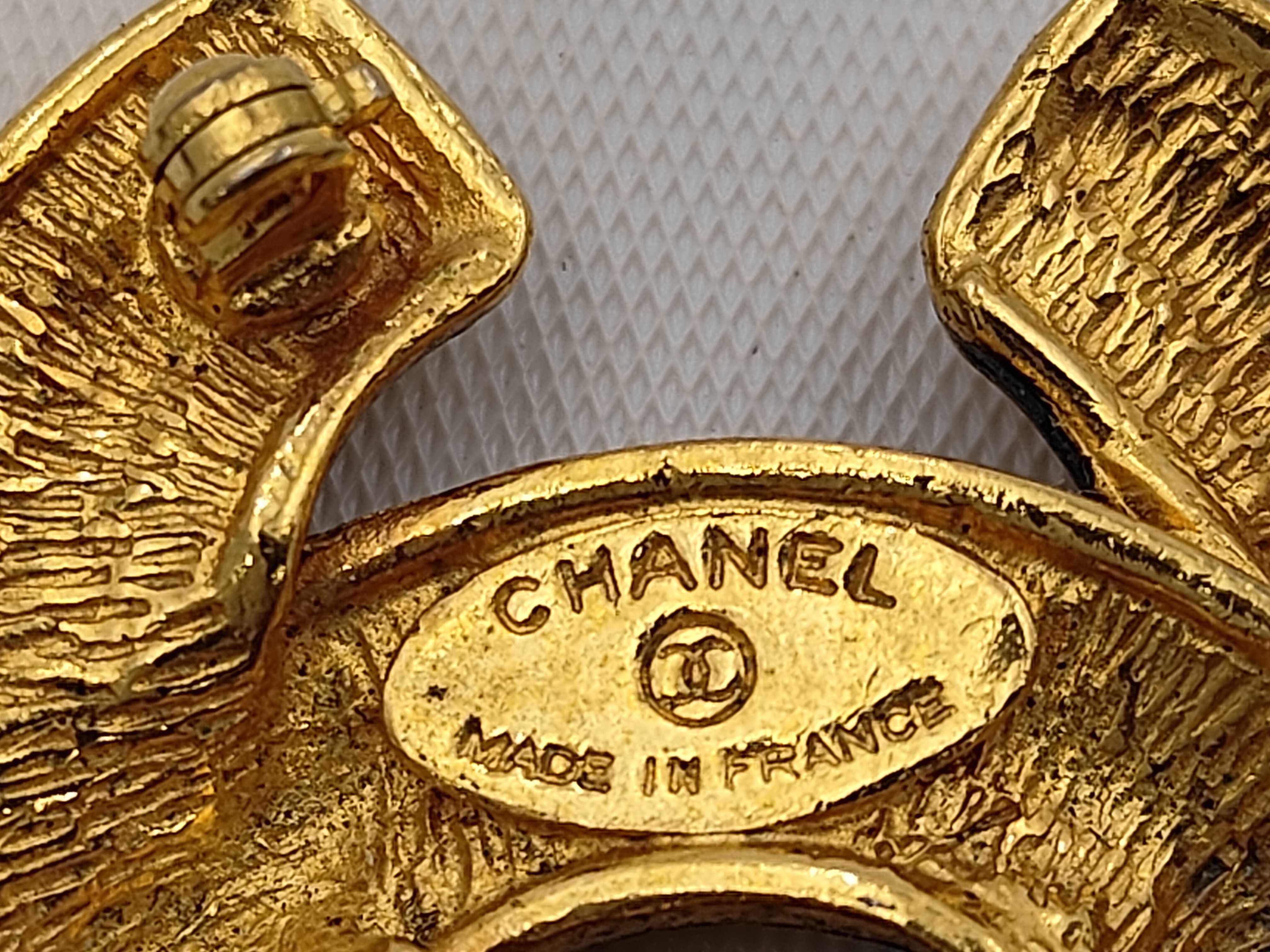 Matelassé Coco Mark Brooch — view 4