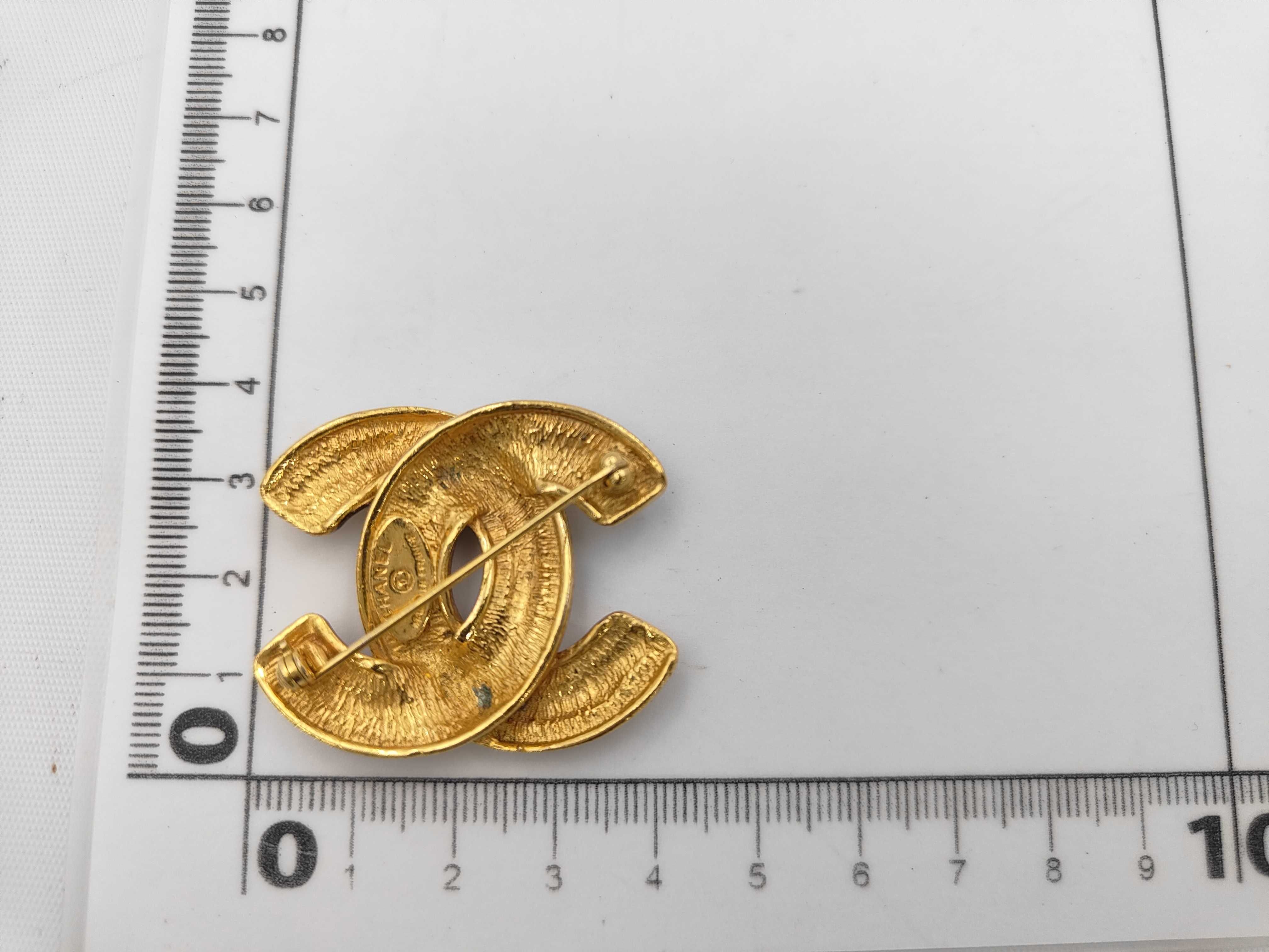 Matelassé Coco Mark Brooch — view 5