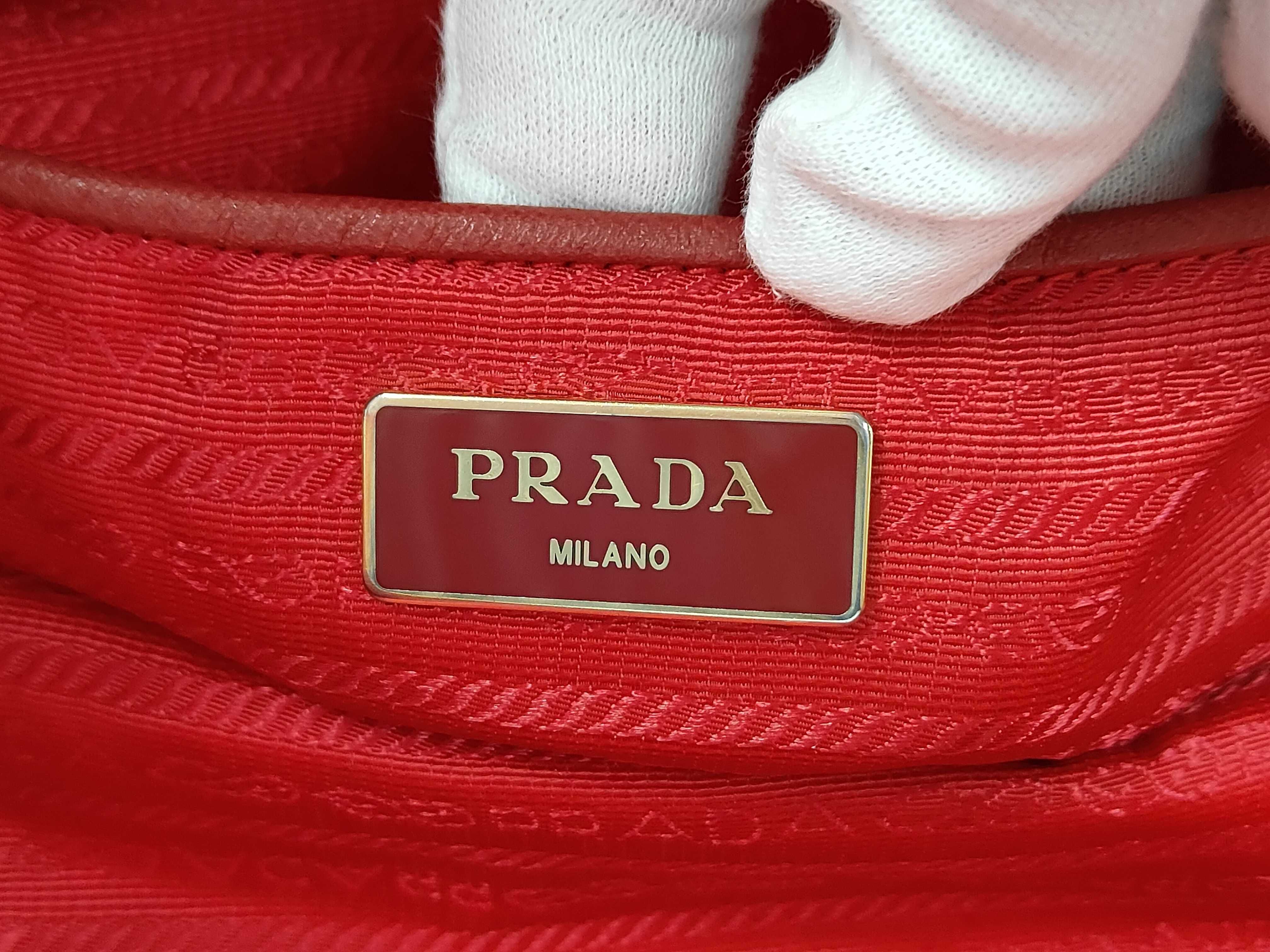 Nylon Red Tessuto Nylon Saffiano Leather Gold Lettering Logo Shopper Shoulder Bag — view 9