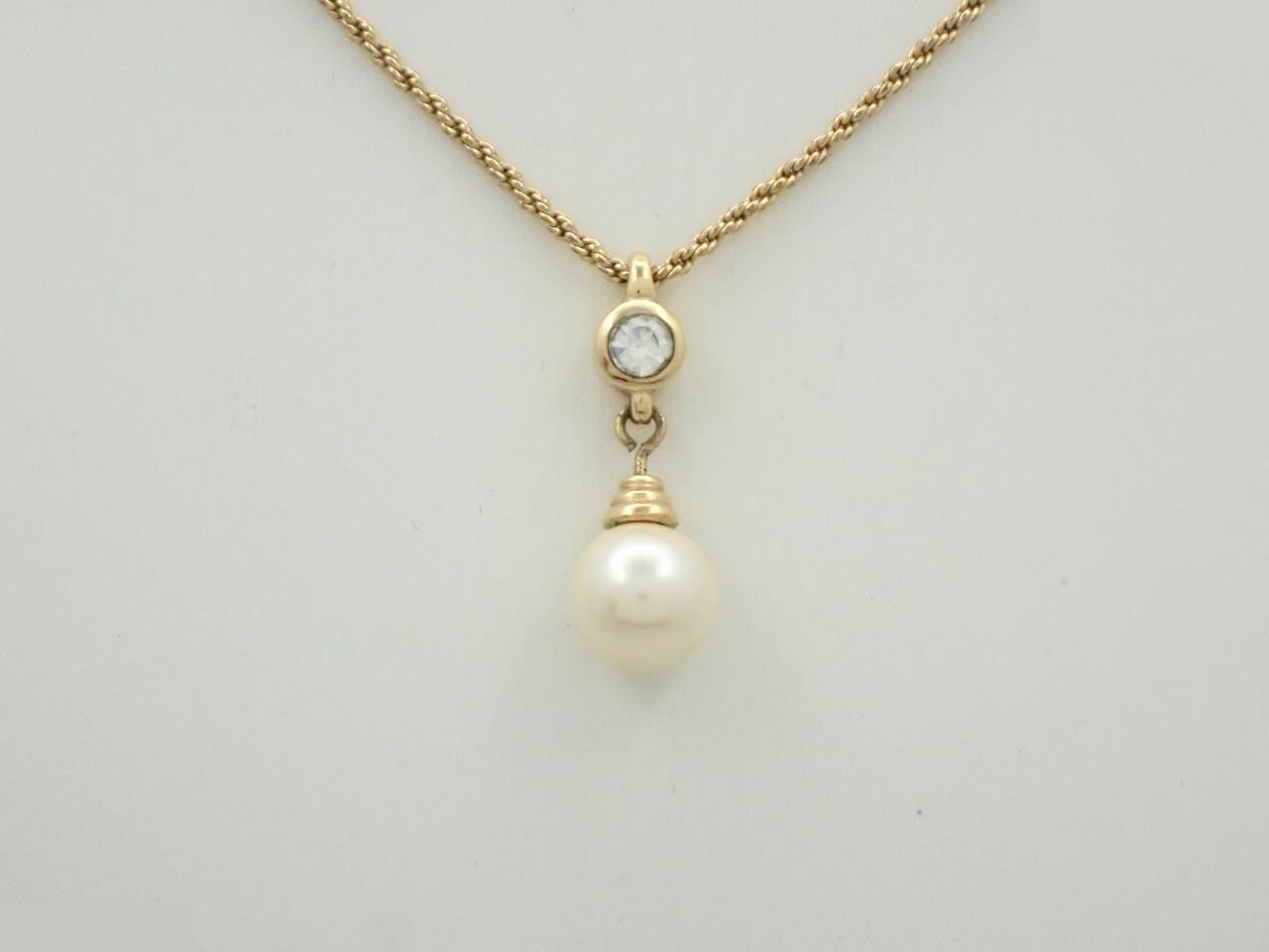 Necklace, chain approximately 44cm