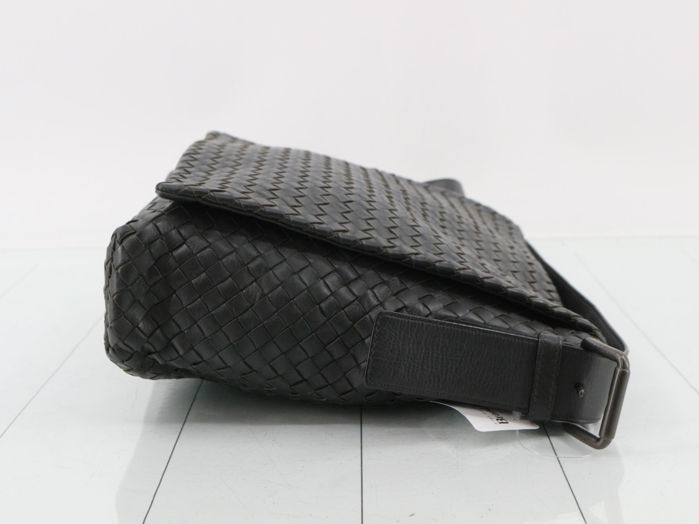 Intrecciato (bag) Messenger Shoulder Bag — view 3