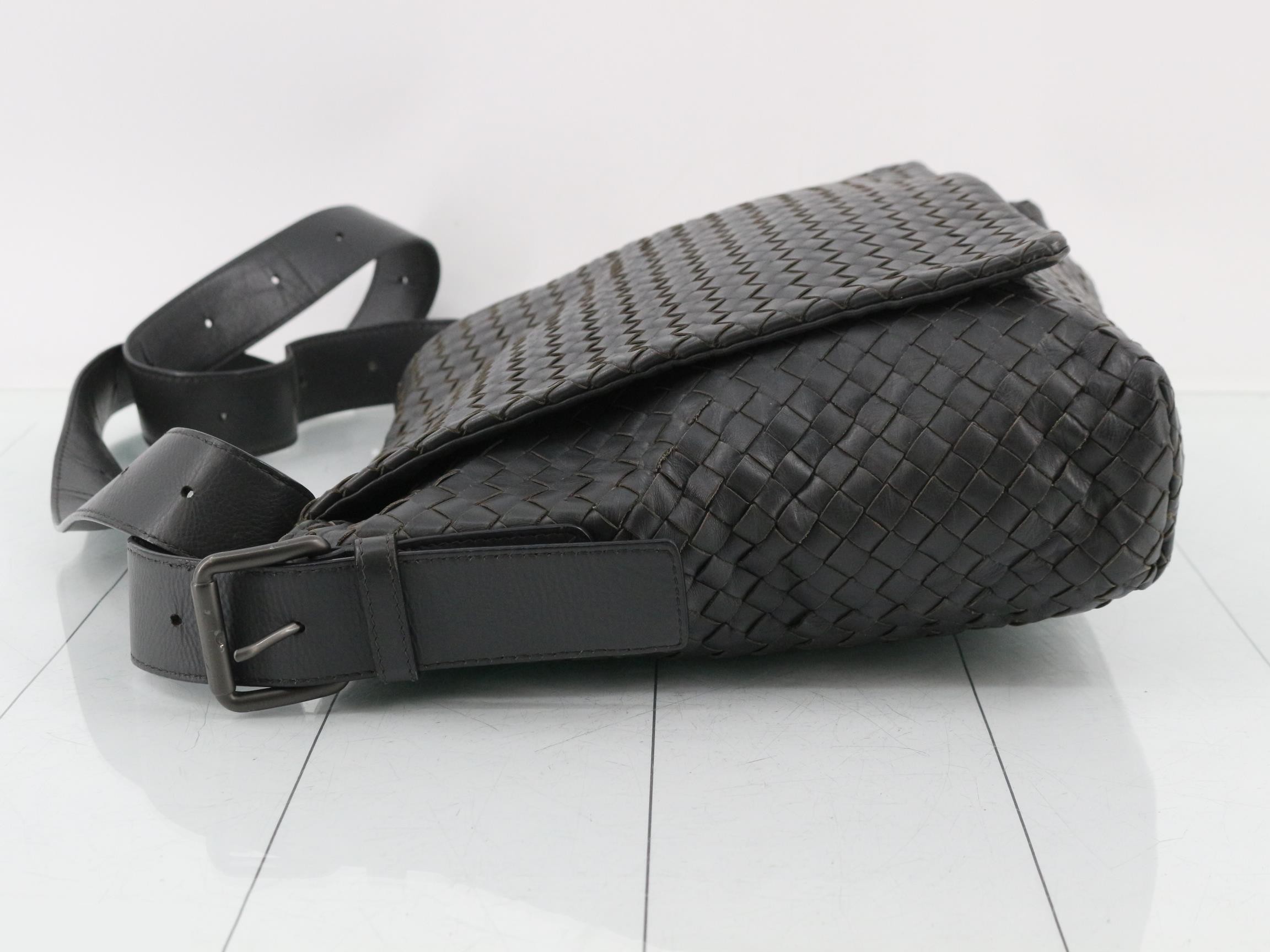 Intrecciato (bag) Messenger Shoulder Bag — view 4