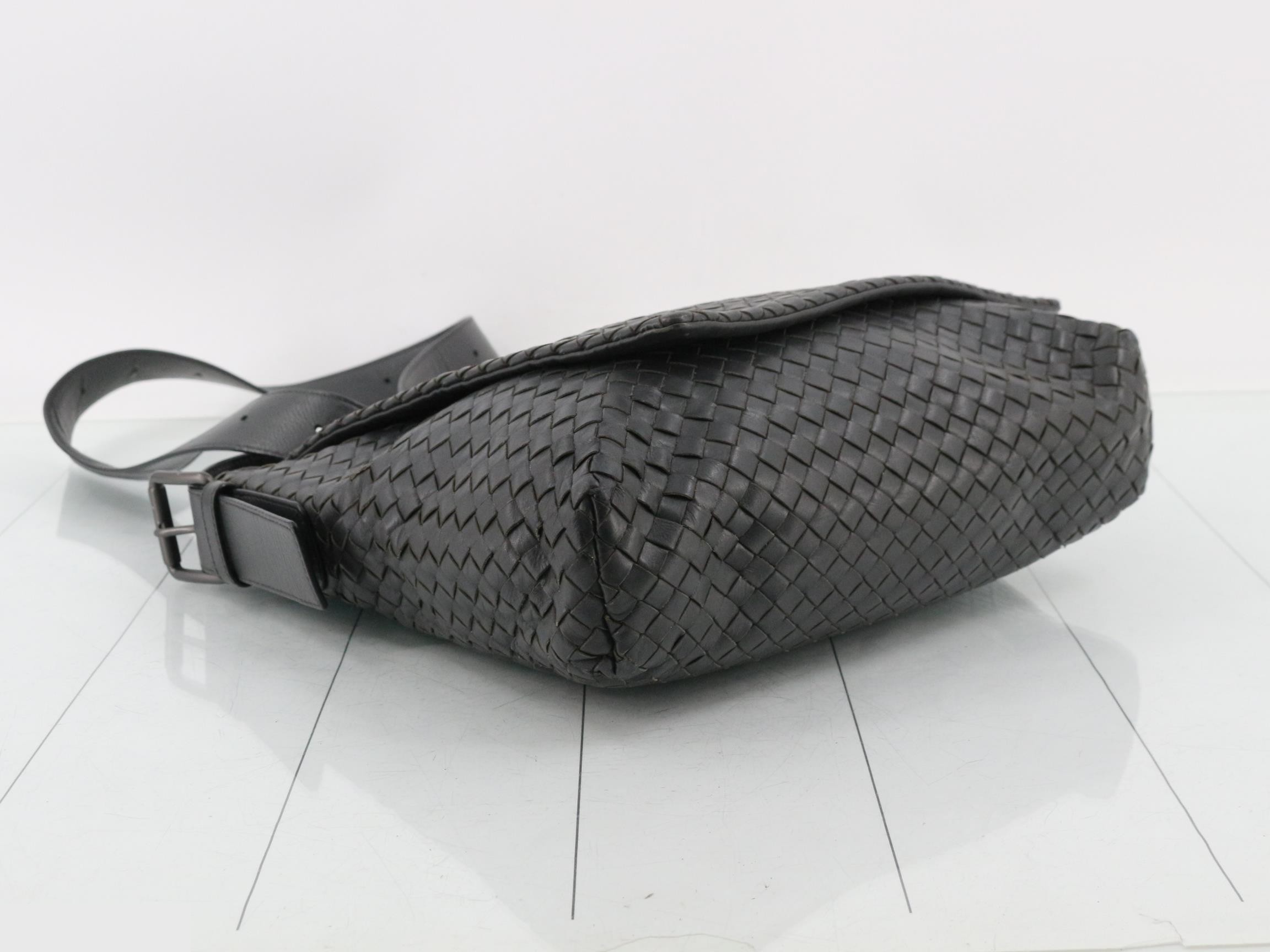 Intrecciato (bag) Messenger Shoulder Bag — view 5