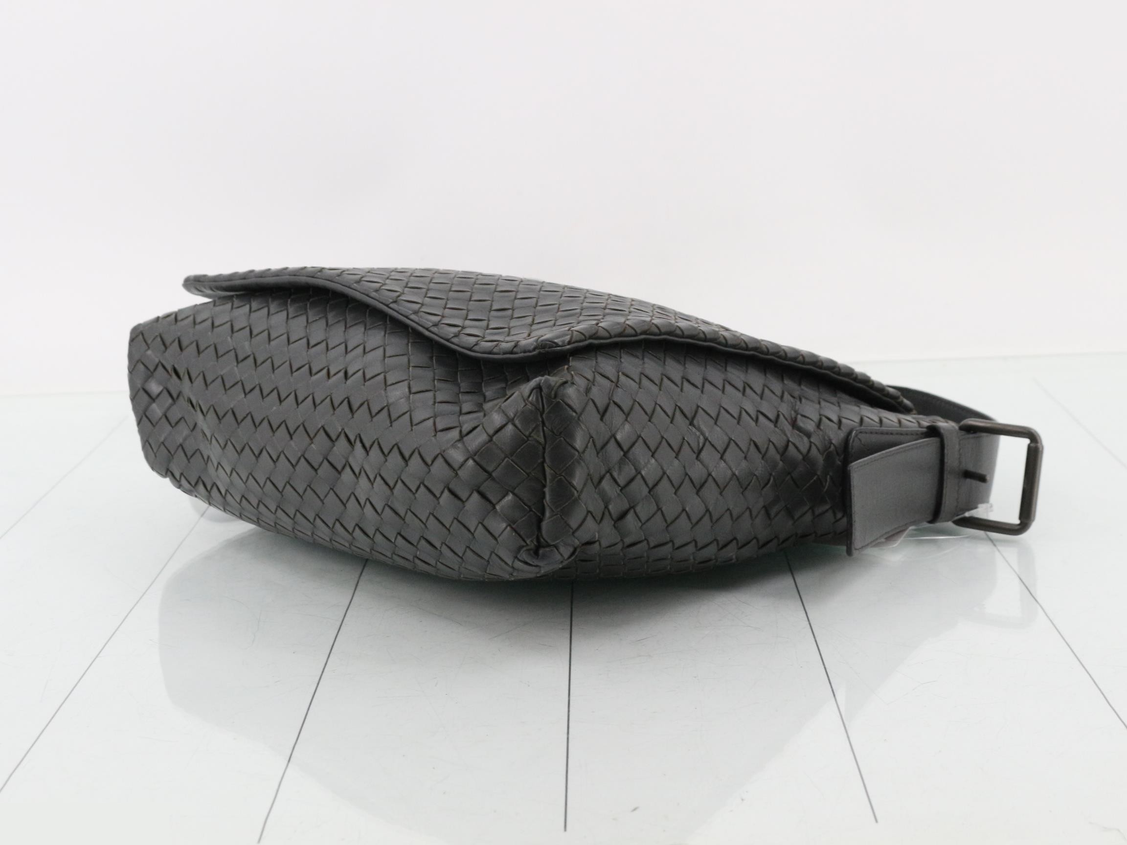 Intrecciato (bag) Messenger Shoulder Bag — view 6