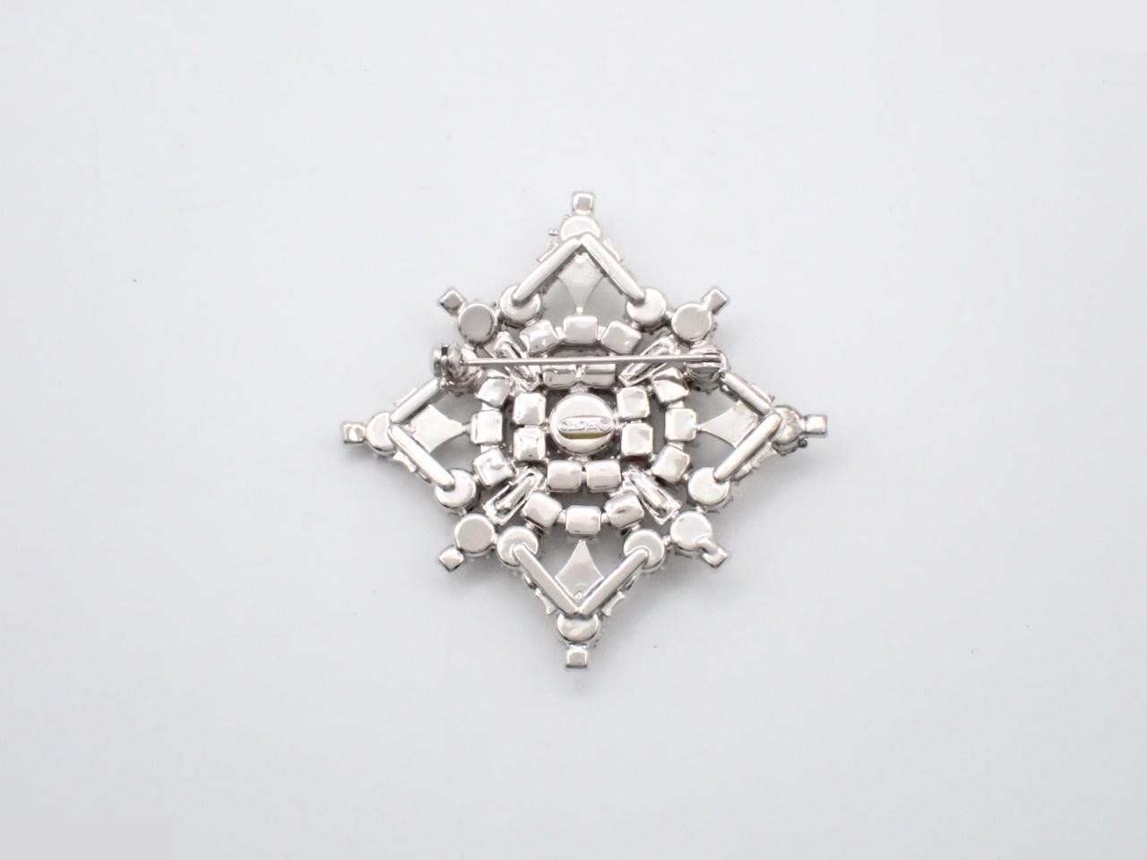 Other lines: Precious metals and brooches — view 2