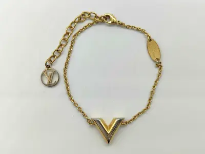 Essential V Bracelet Bracelet/Bangle