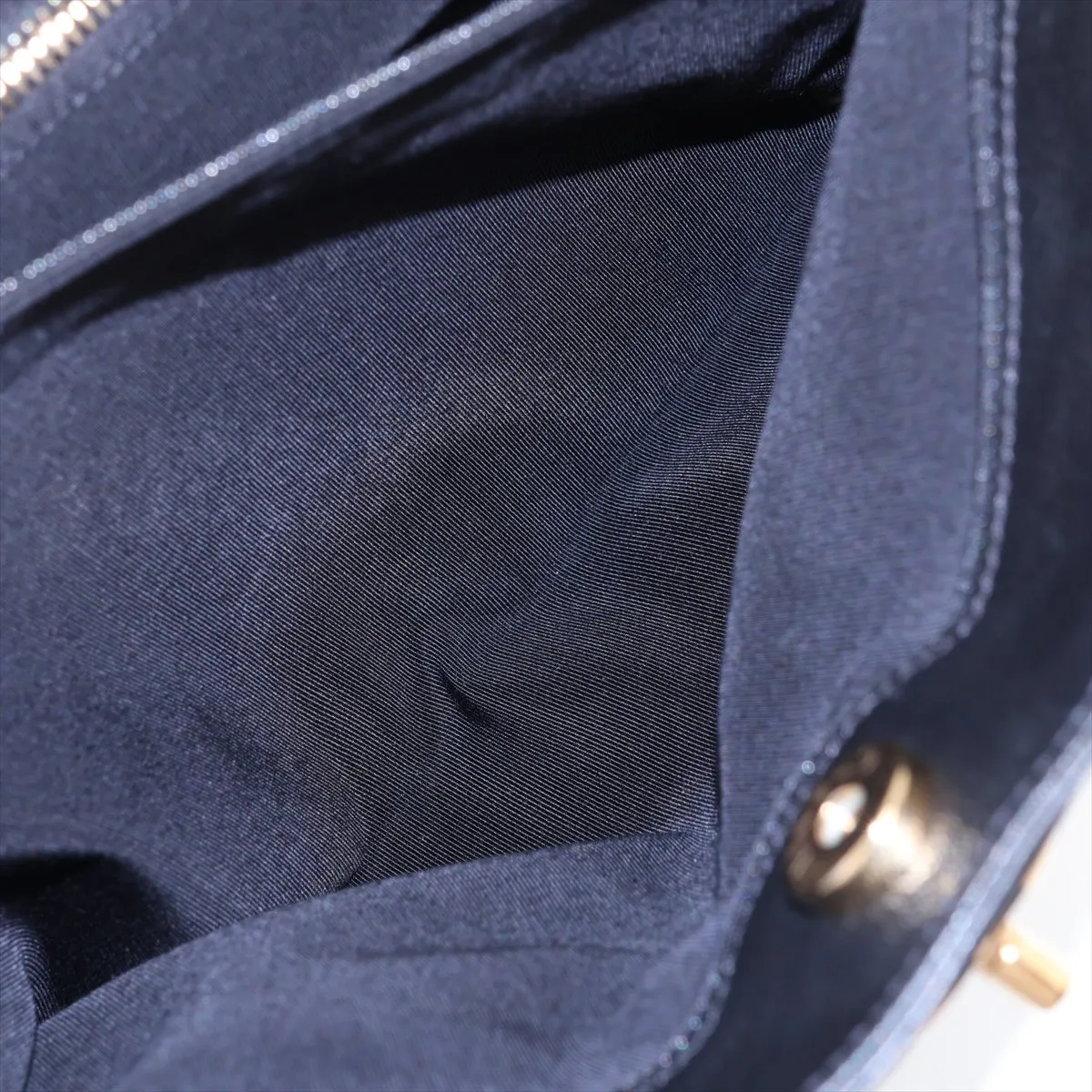 [Individually packaged] Chanel Executive Caviar Skin 2-Way Tote Bag, Black with Gold Hardware, 16563272, Series 16 — view 11