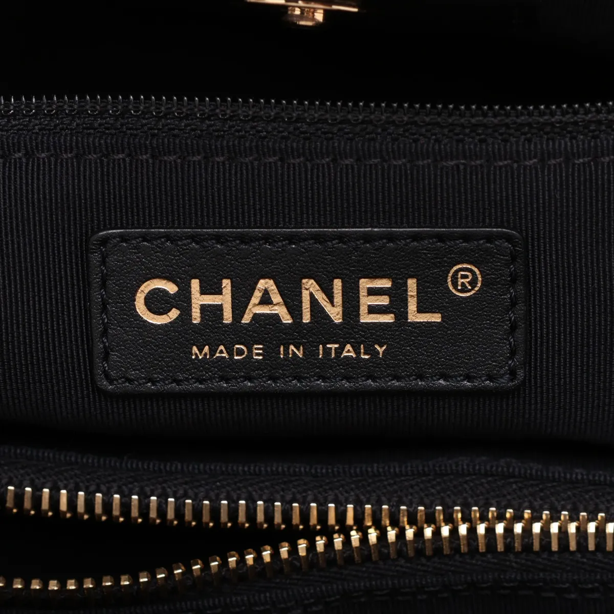 [Individually packaged] Chanel Executive Caviar Skin 2-Way Tote Bag, Black with Gold Hardware, 16563272, Series 16 — view 15