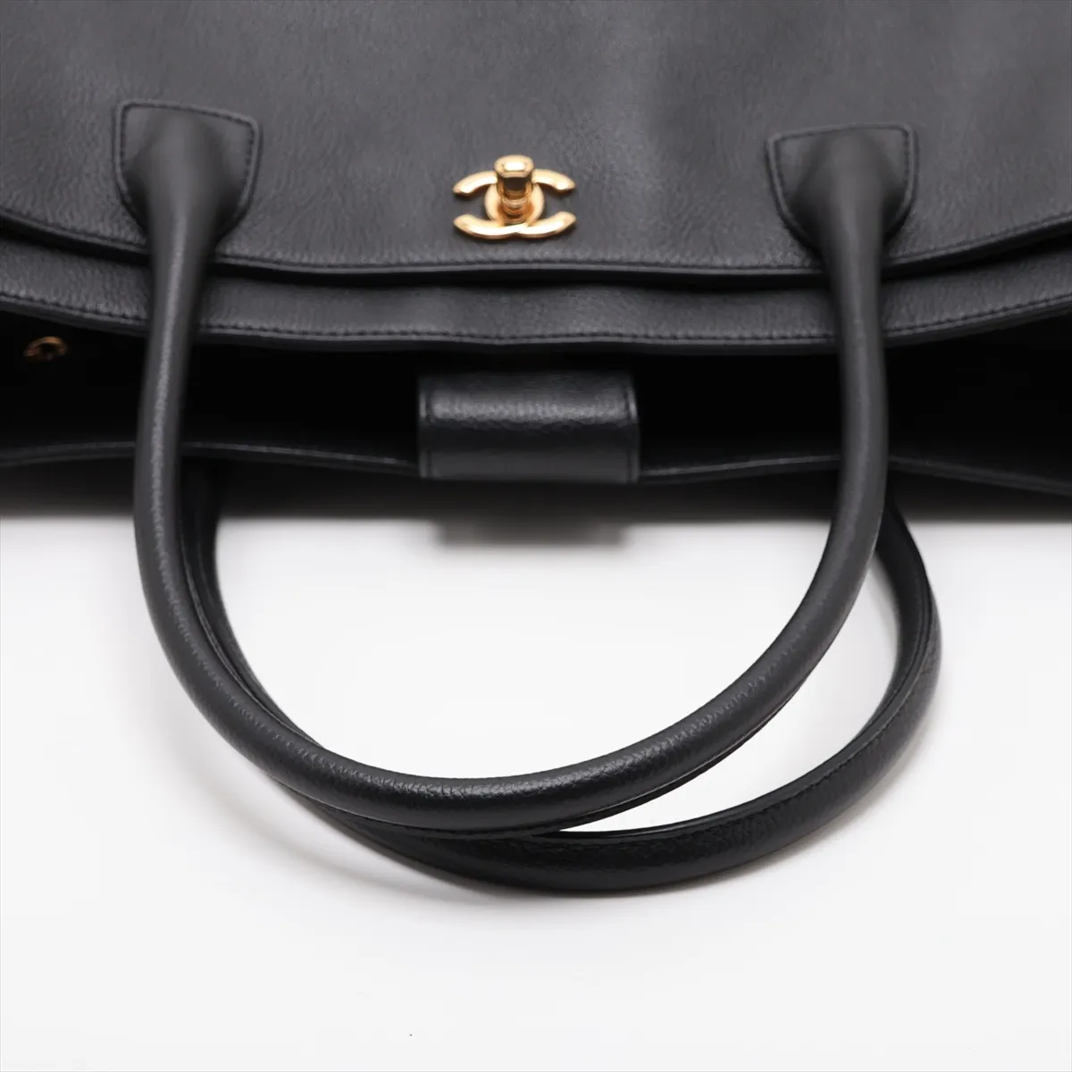 [Individually packaged] Chanel Executive Caviar Skin 2-Way Tote Bag, Black with Gold Hardware, 16563272, Series 16 — view 5