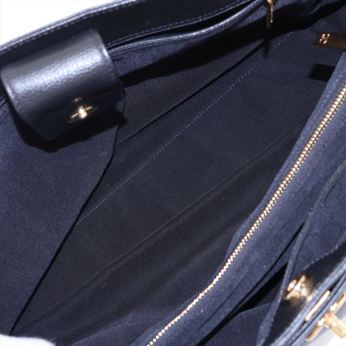 [Individually packaged] Chanel Executive Caviar Skin 2-Way Tote Bag, Black with Gold Hardware, 16563272, Series 16 — view 9
