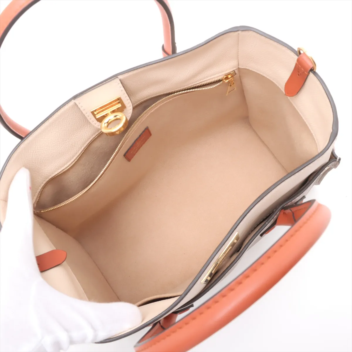 Monogram Tuftage On My Side MM M53825, serial number unknown, beige — view 8