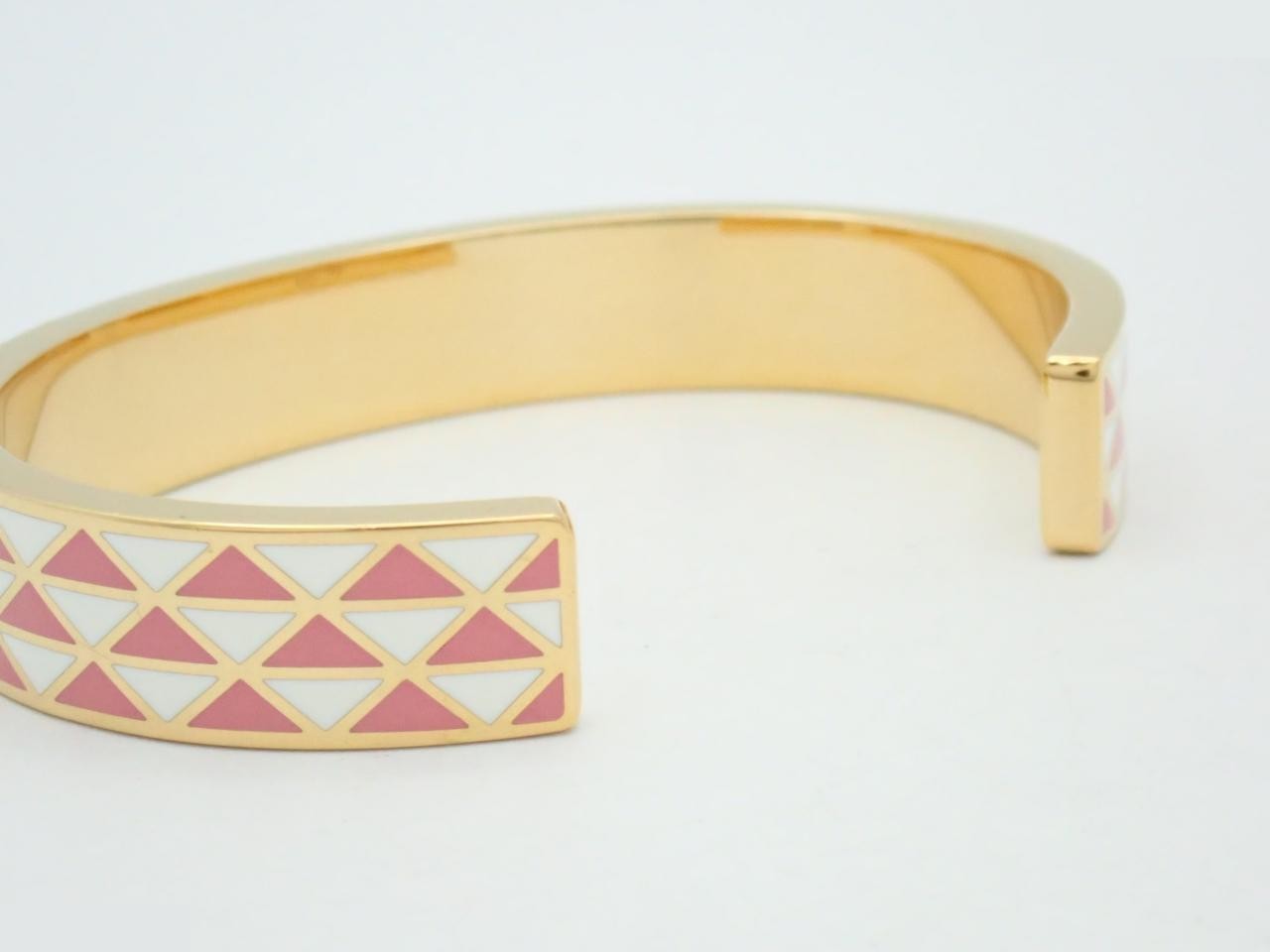 Triangle pattern bracelet, white/pink, gold plated, wrist circumference approximately 17cm — view 3