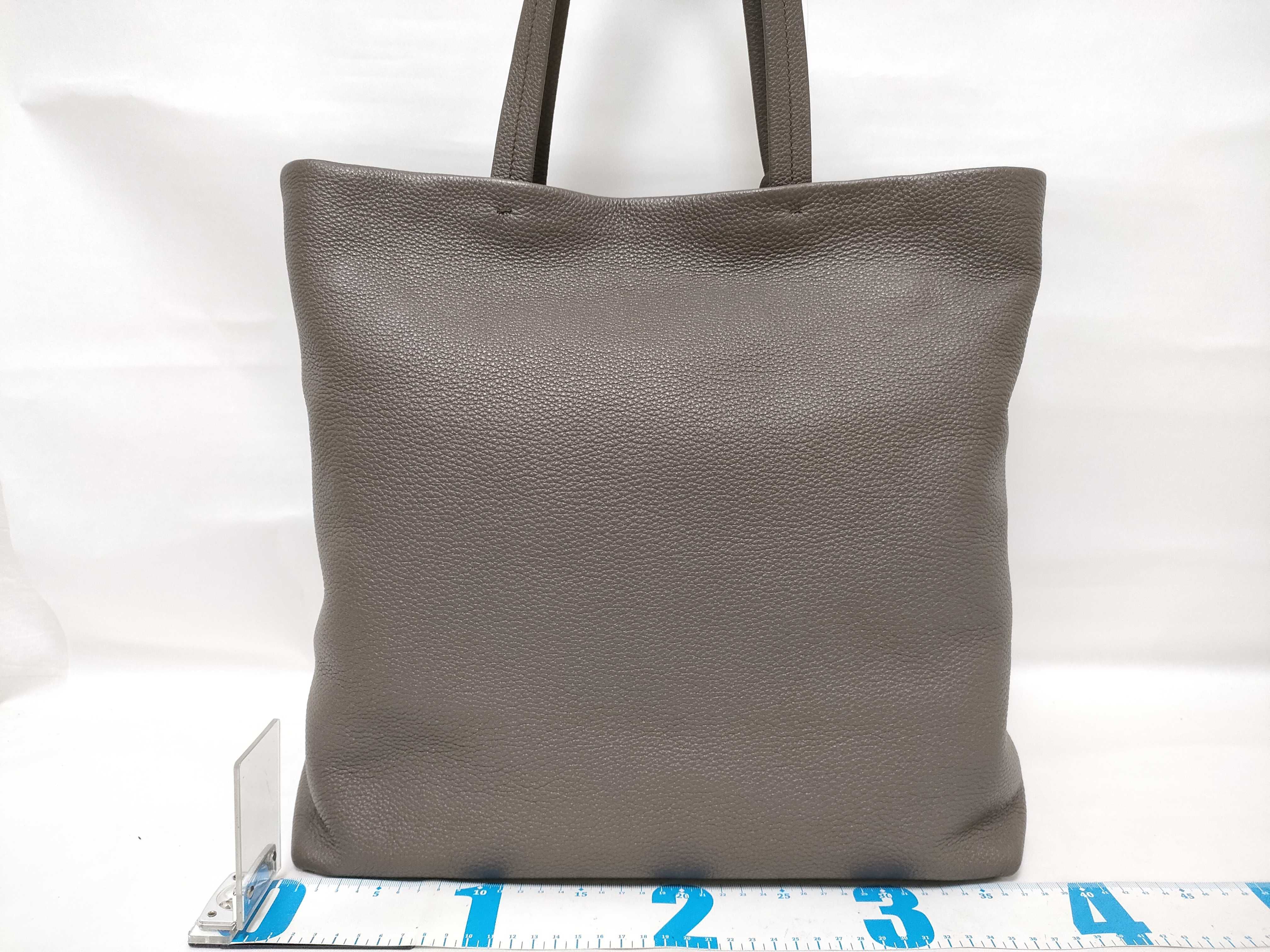 2VH182 Vitello Daino Tote Bag — view 2