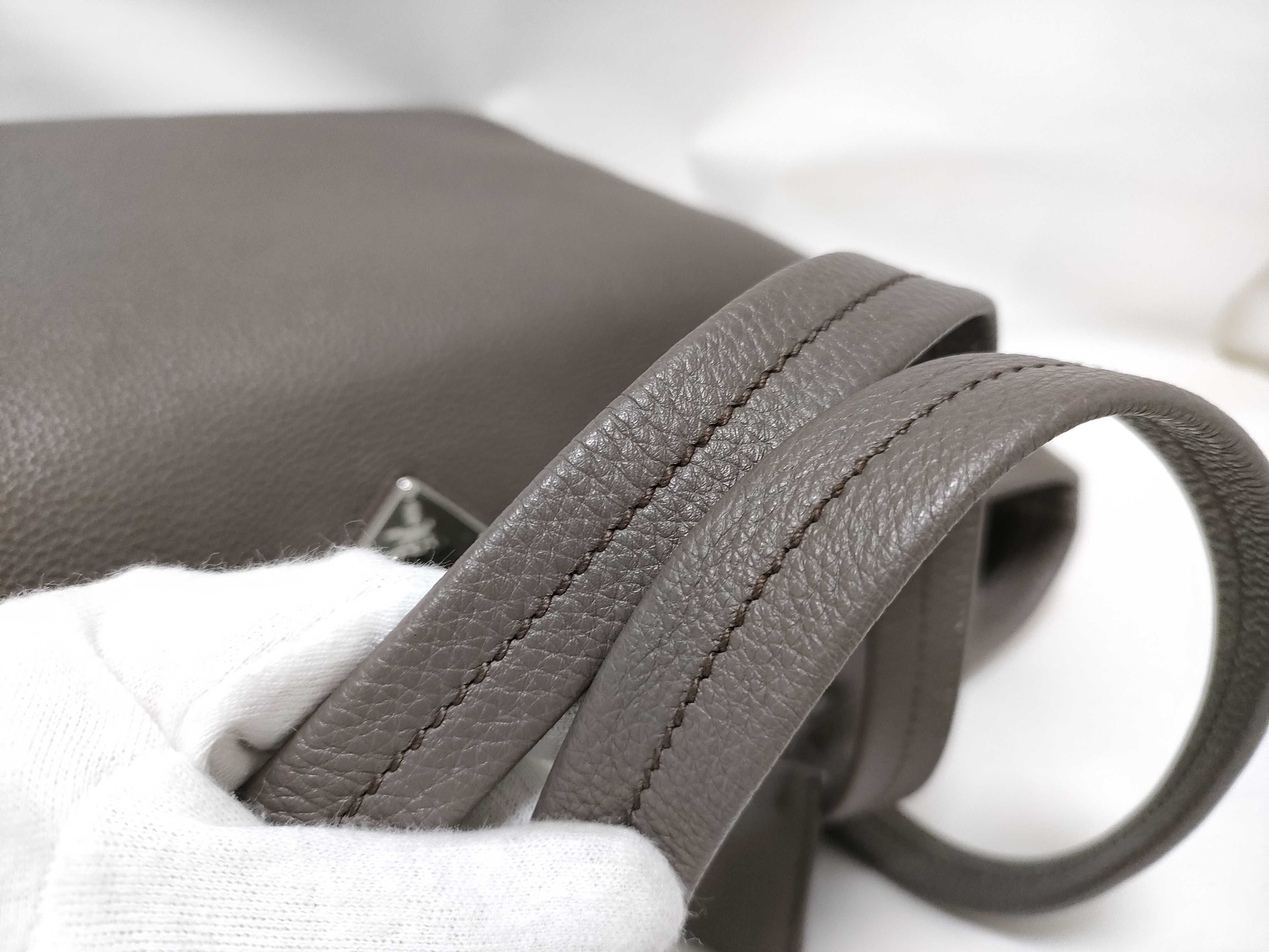 2VH182 Vitello Daino Tote Bag — view 4