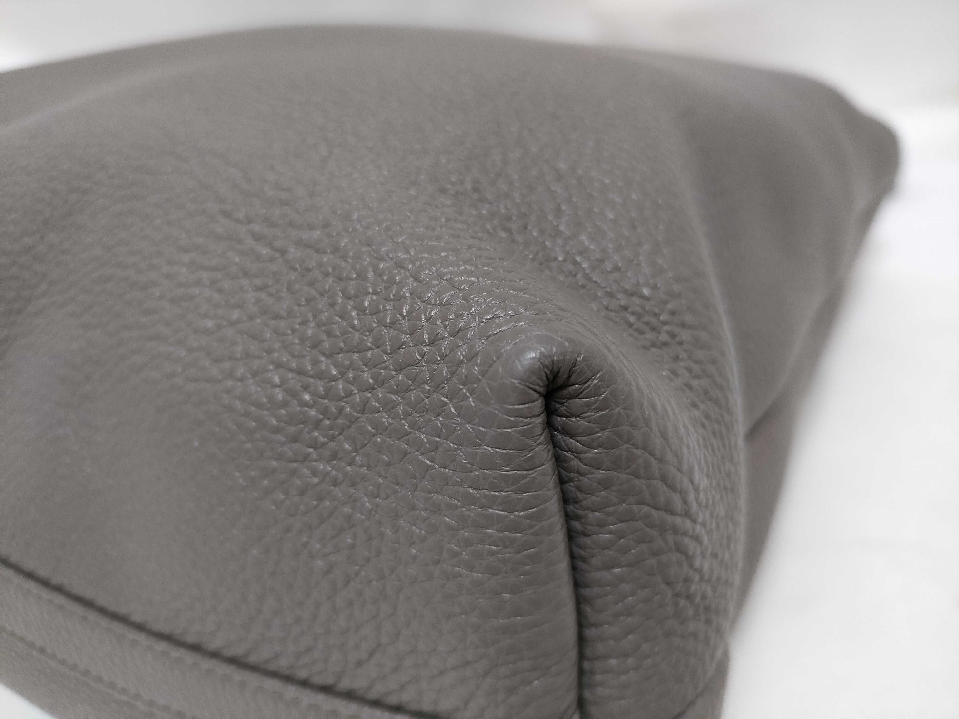 2VH182 Vitello Daino Tote Bag — view 6