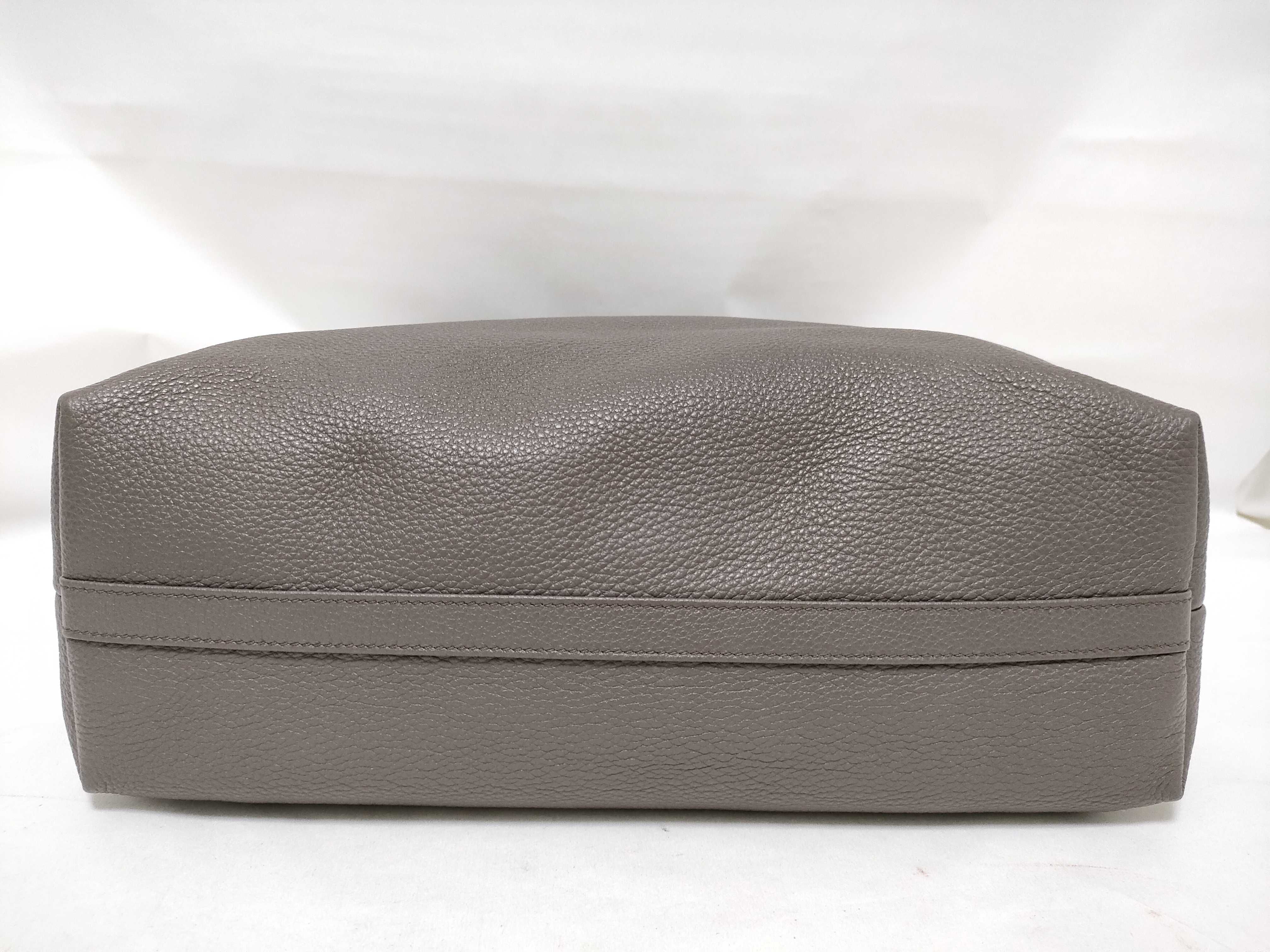 2VH182 Vitello Daino Tote Bag — view 7