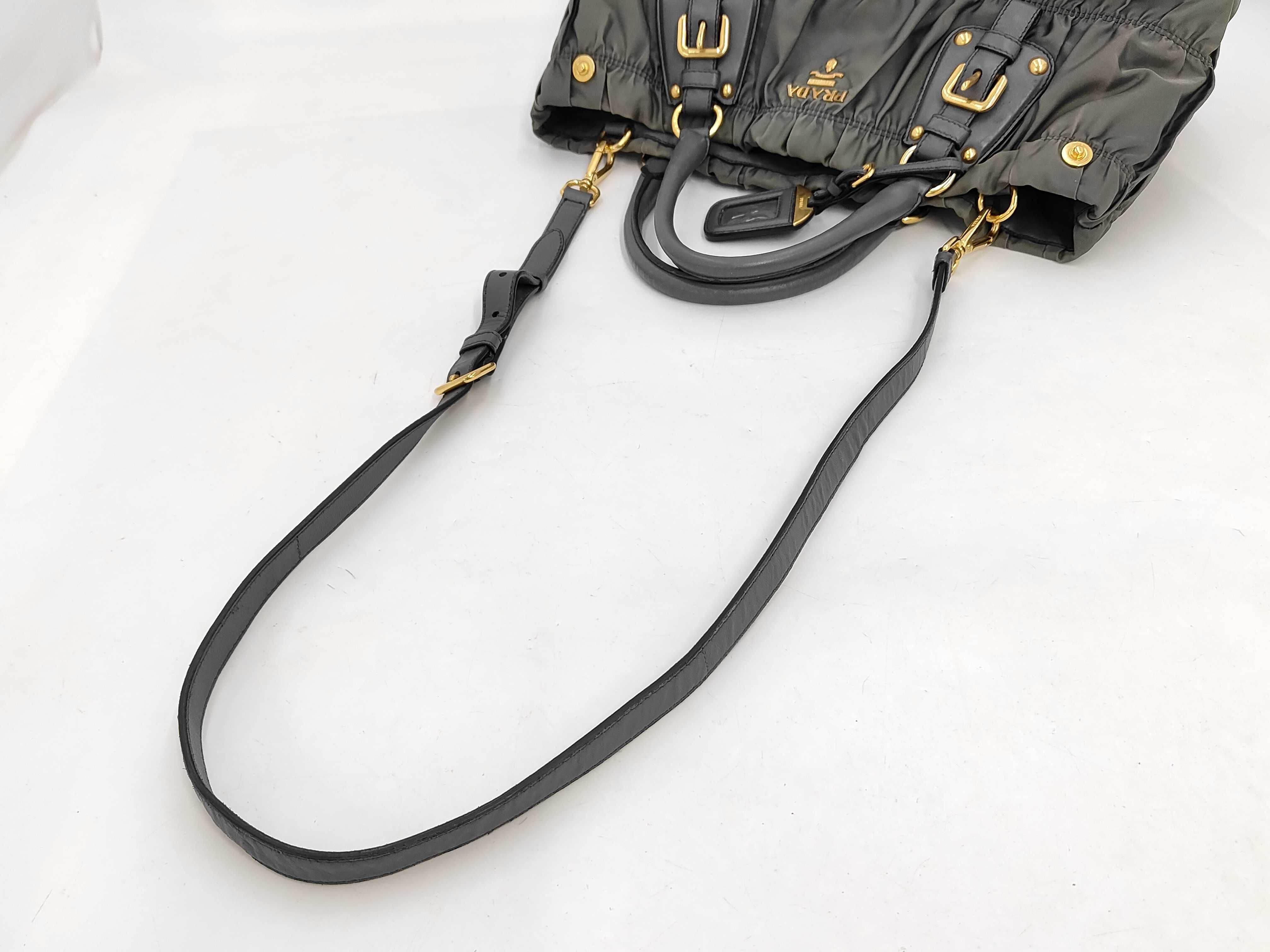 Pocono Tessuto Gaufre Gold Hardware 2-Way Shoulder Bag Handbag — view 3