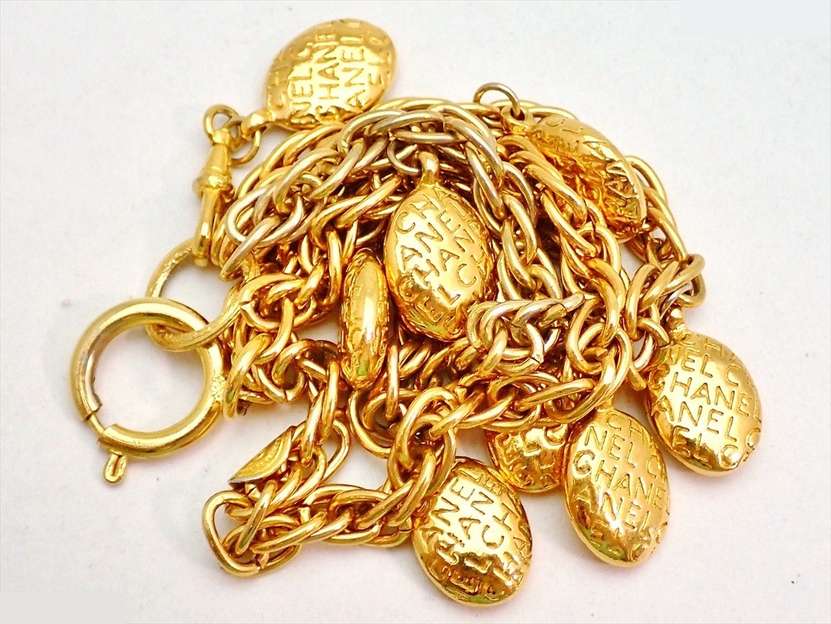 Engraved logo, triple chain, wrist circumference approximately 18cm — view 4