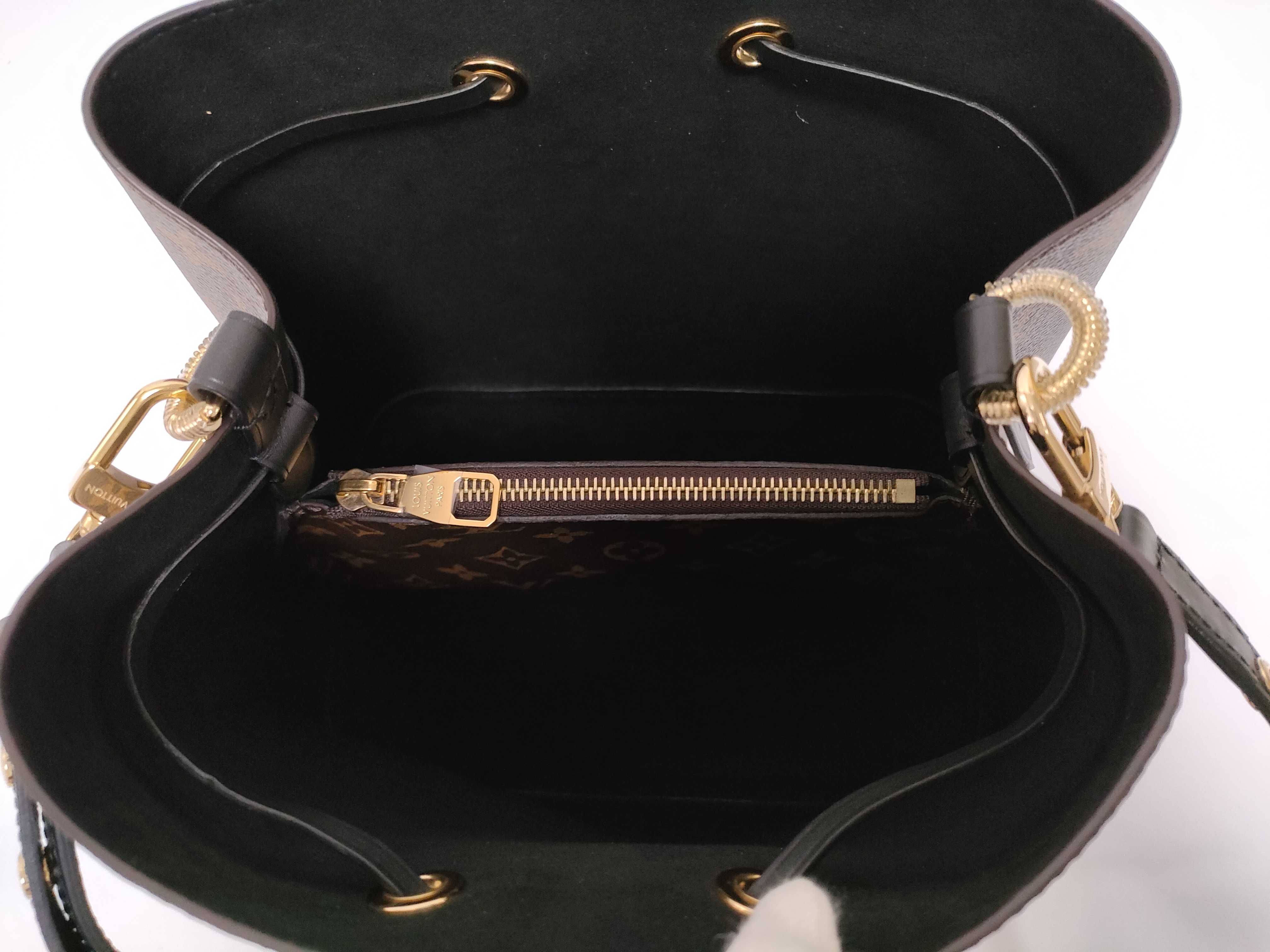 Monogram Louis Vuitton Monogram all-over pattern drawstring black bucket bag Handbag Shoulder bag — view 11