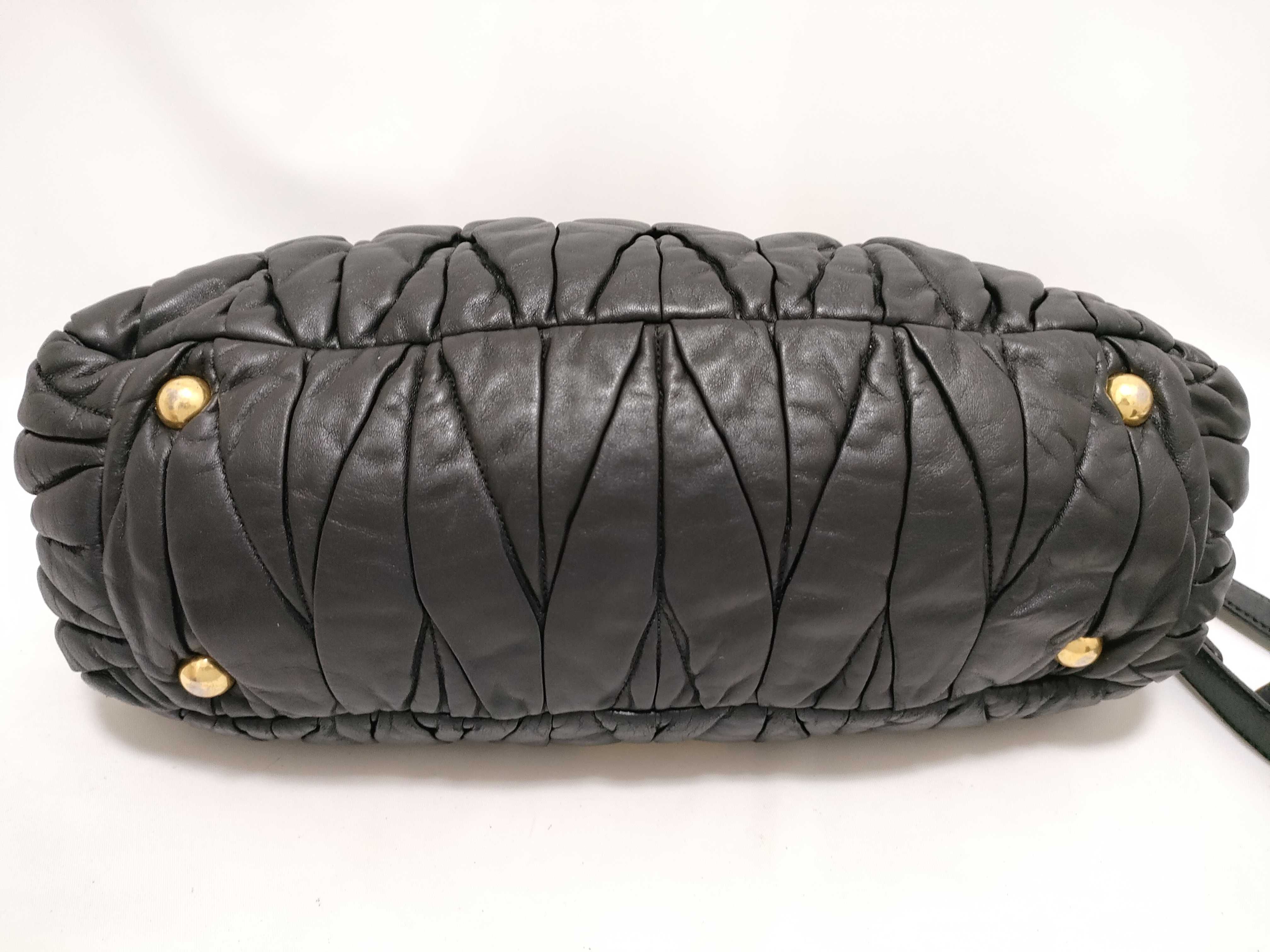 Matelassé Leather Handbag Shoulder Bag Black Serial Handbag — view 8