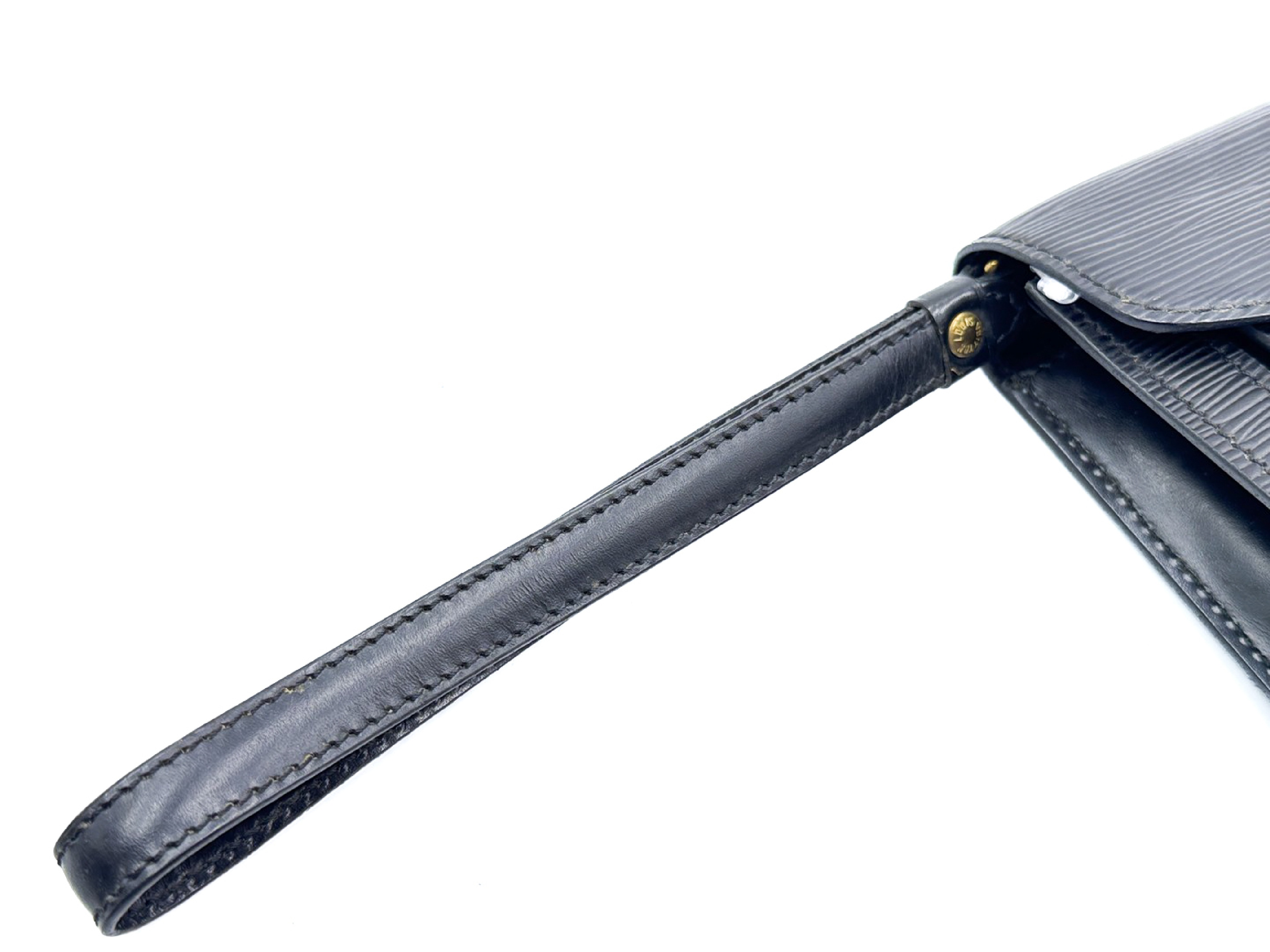 M52612 Epi Serie Dragonne Black Second Bag — view 8