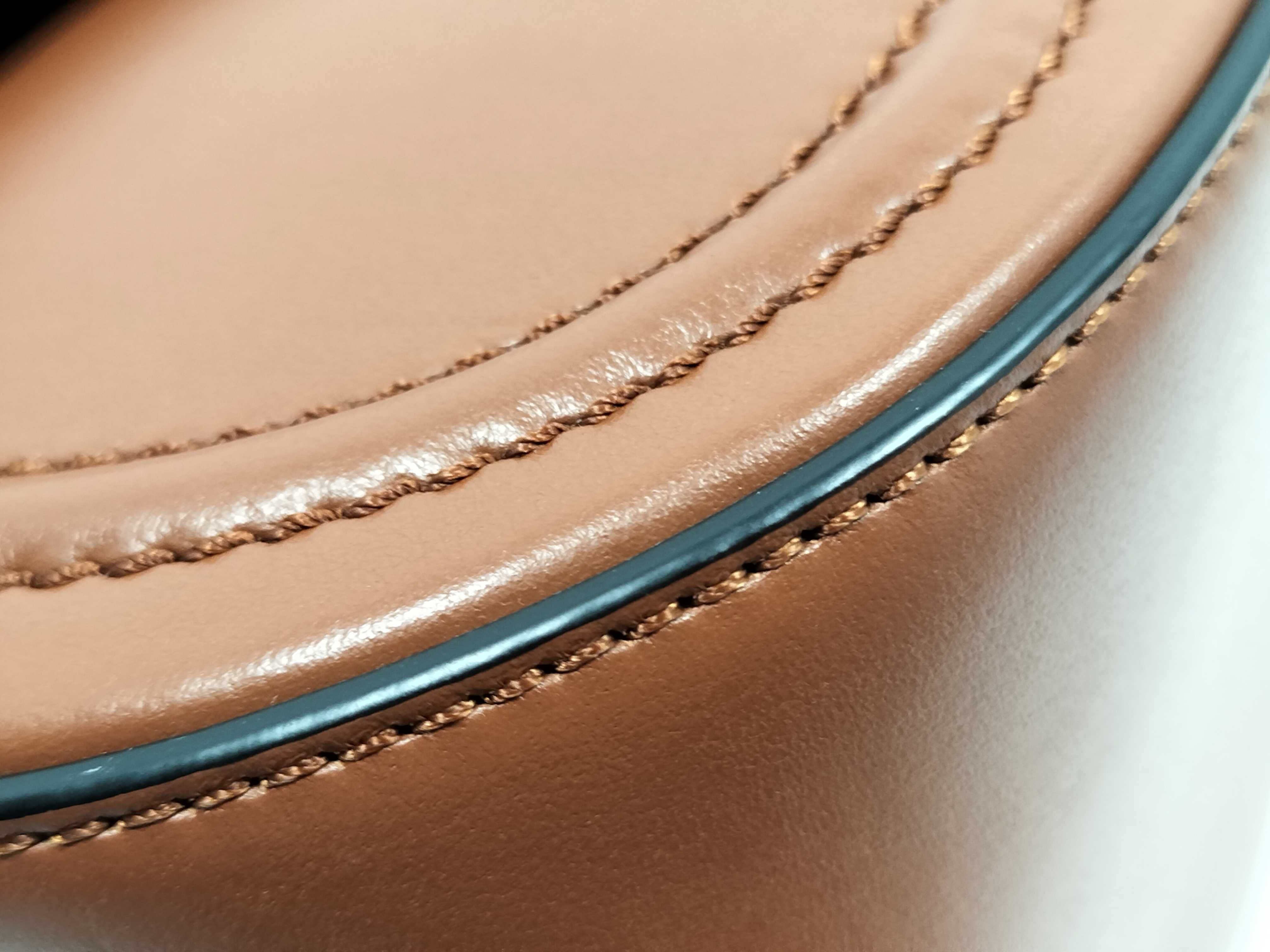SG- Garavani V logo all time Medium Leather 2-Way Handbag Brown — view 6