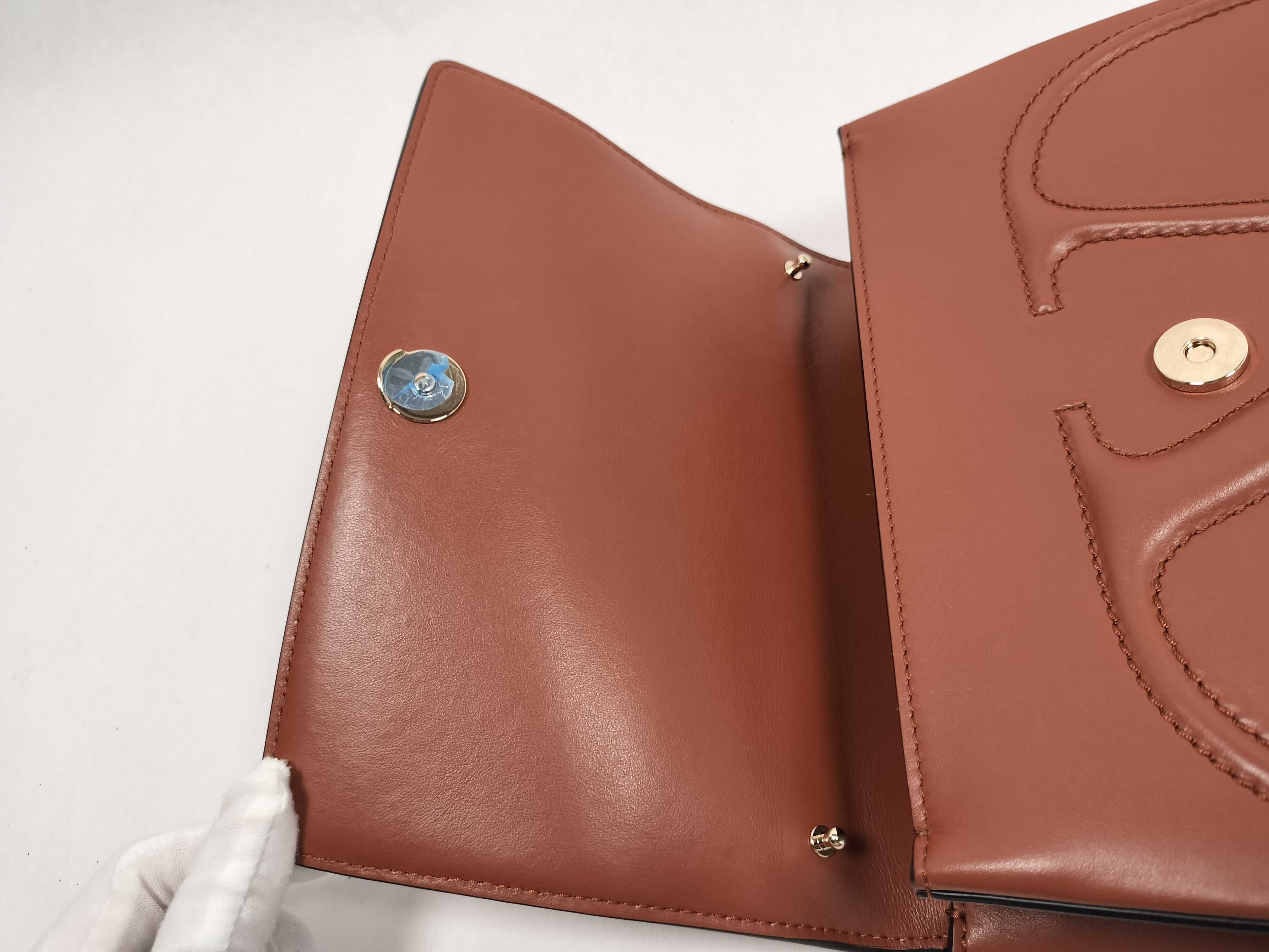 SG- Garavani V logo all time Medium Leather 2-Way Handbag Brown — view 8