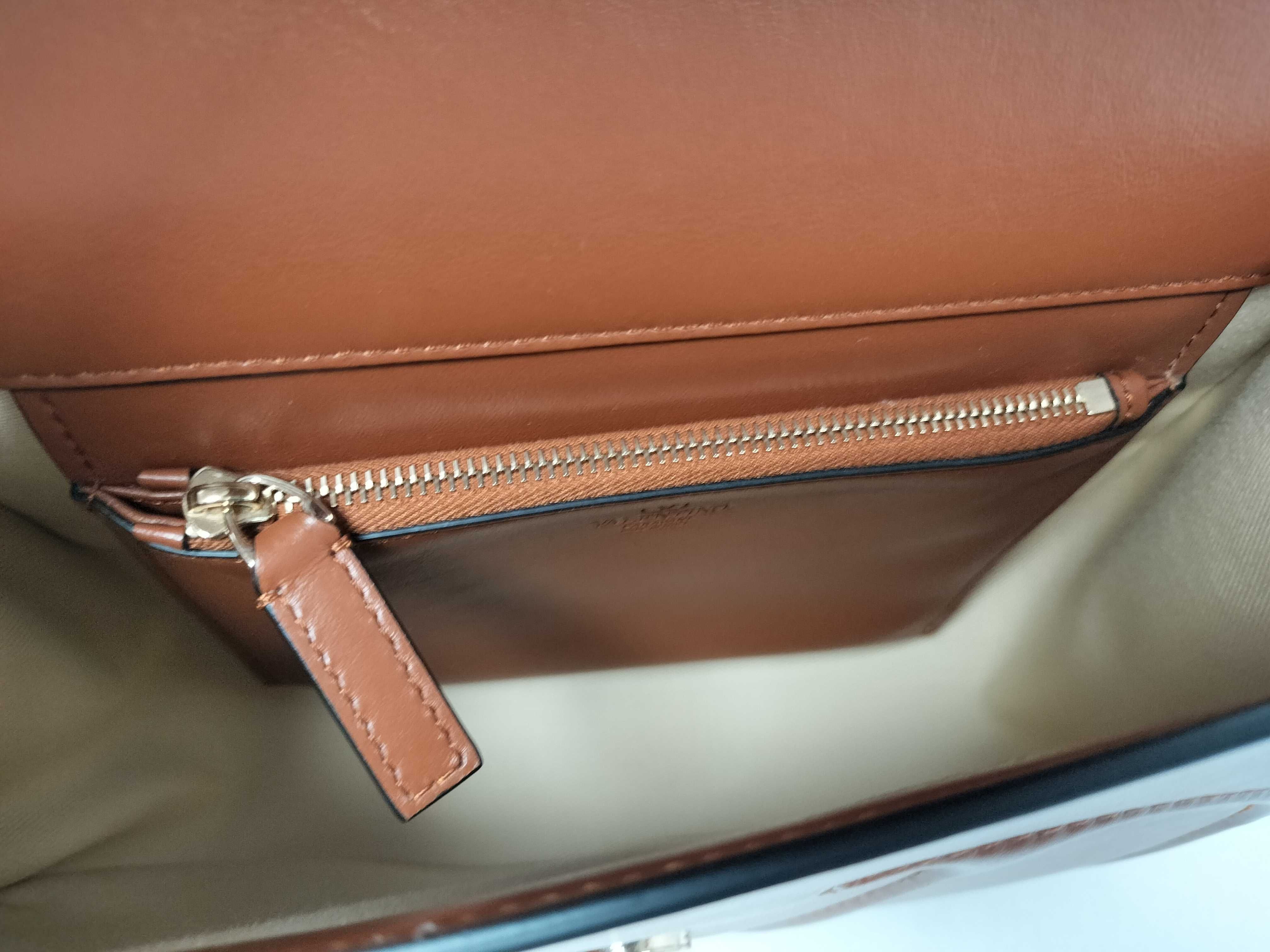 SG- Garavani V logo all time Medium Leather 2-Way Handbag Brown — view 10