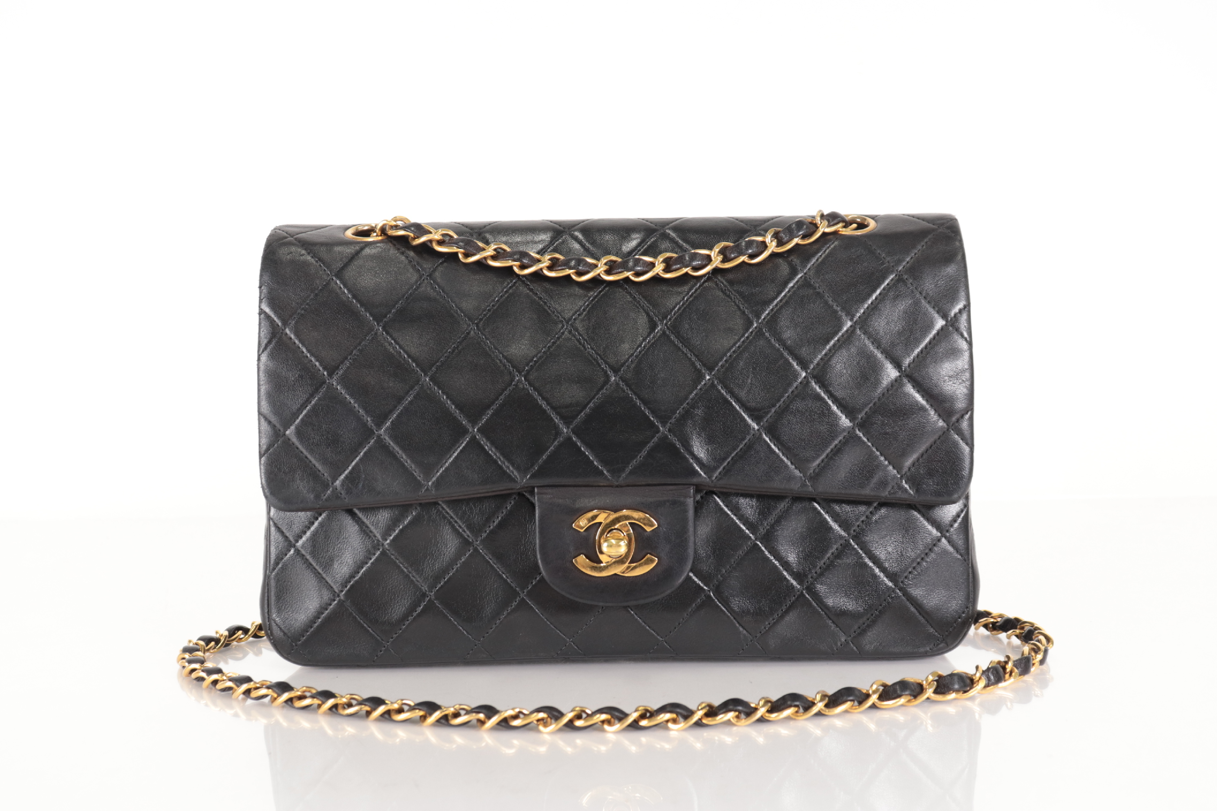 W-flap 25 Lambskin Shoulder Bag (Serial No. 2) — view 2